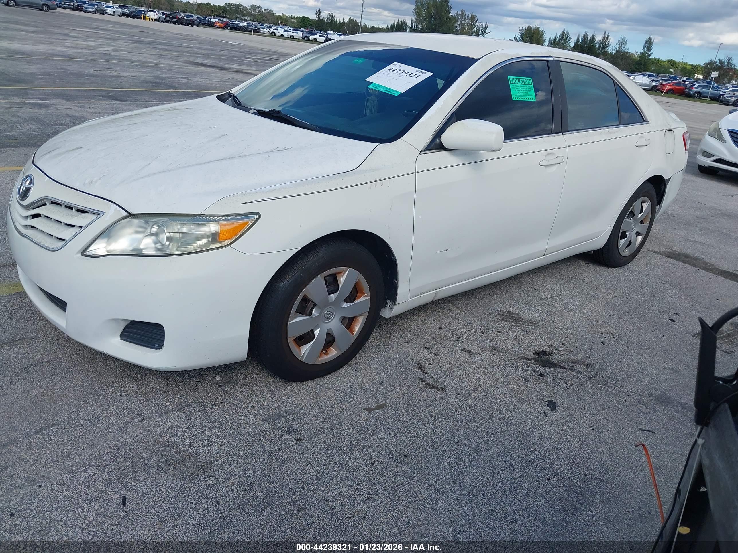 TOYOTA CAMRY image 2