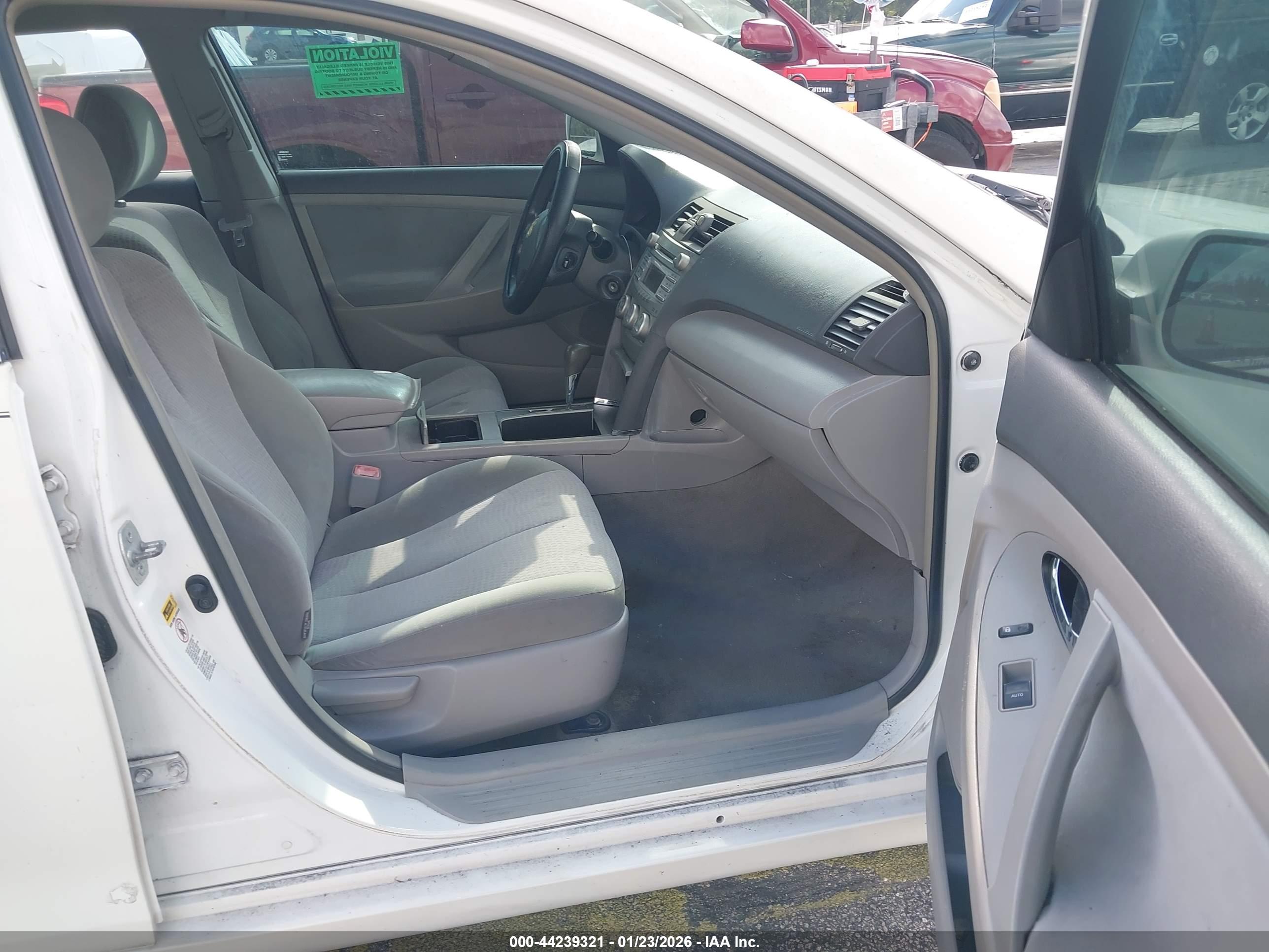 TOYOTA CAMRY image 5