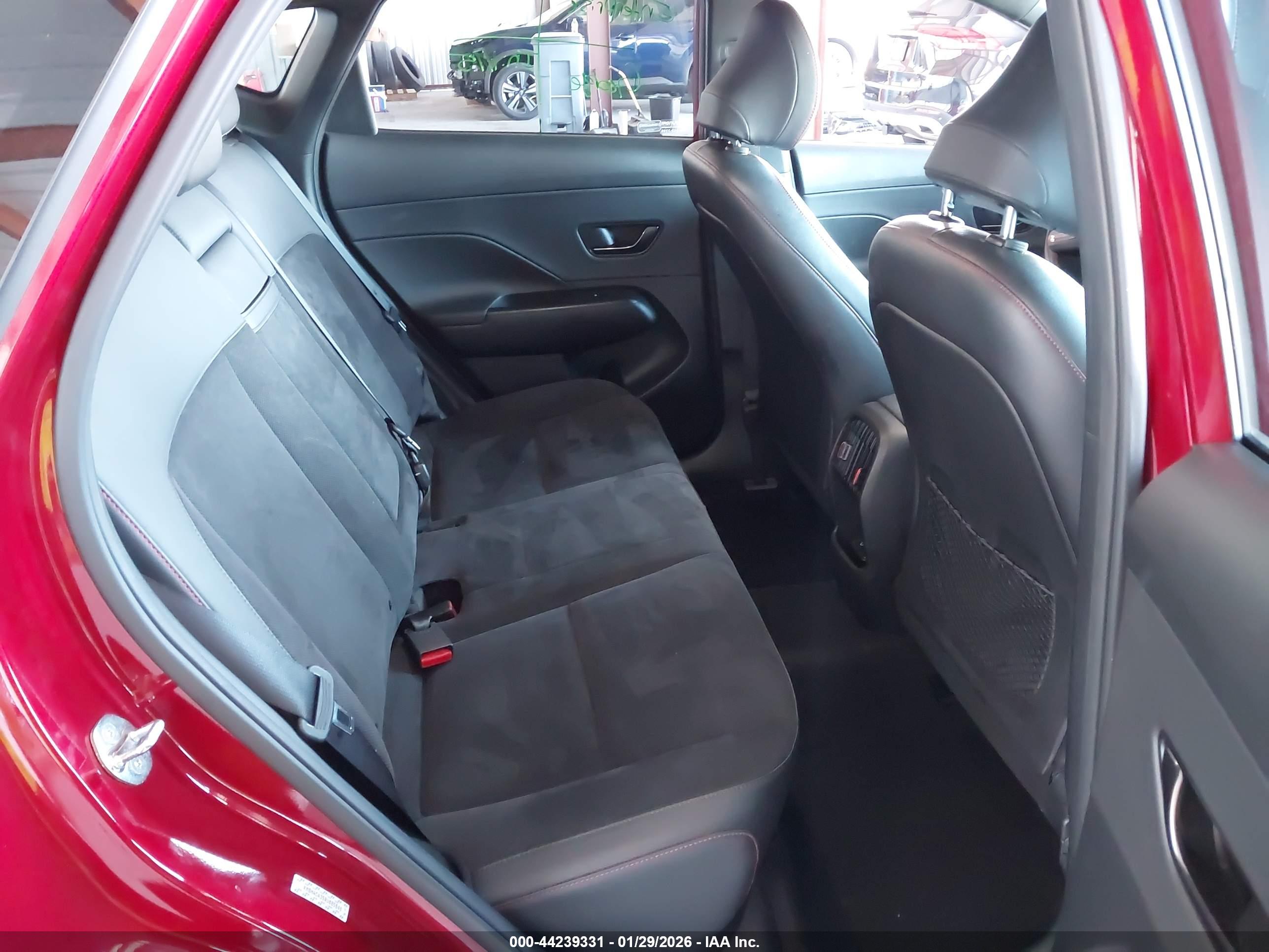 HYUNDAI KONA image 8