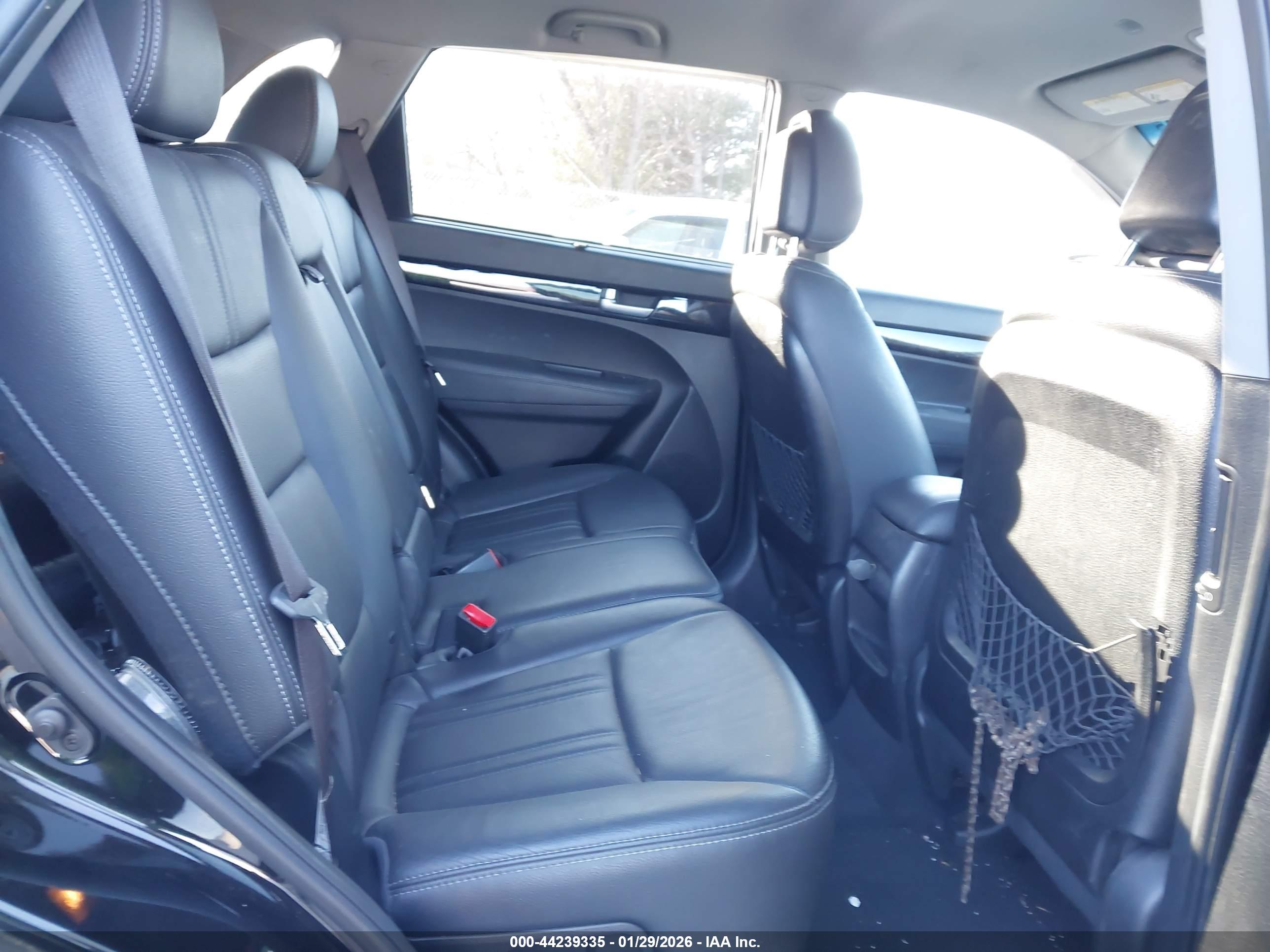 KIA SORENTO image 8