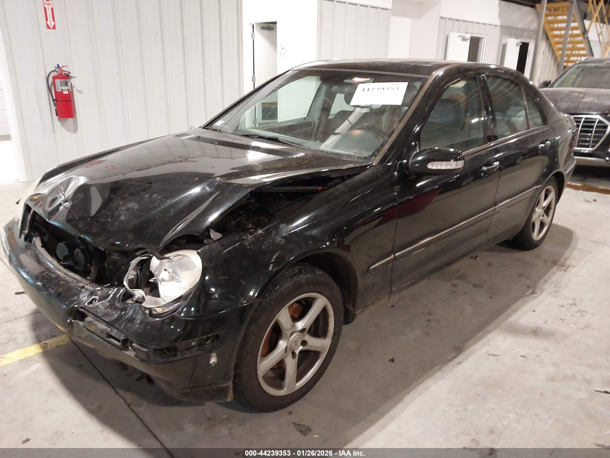 MERCEDES-BENZ C image 2