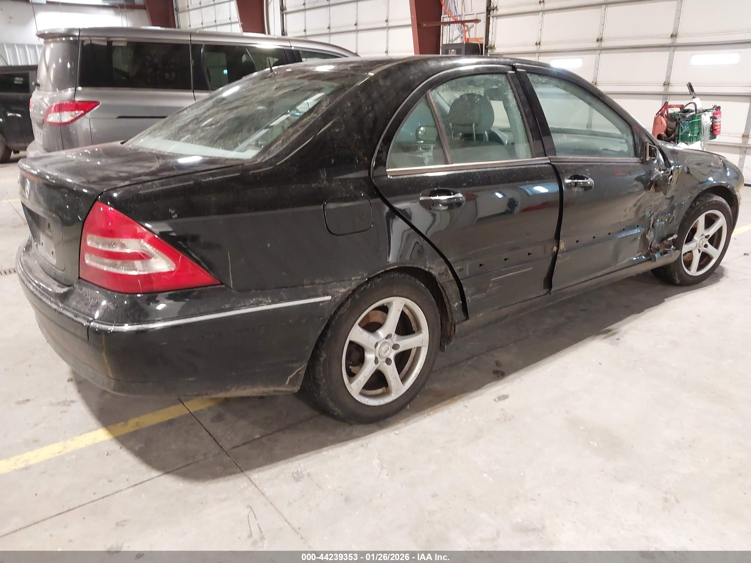 MERCEDES-BENZ C image 4