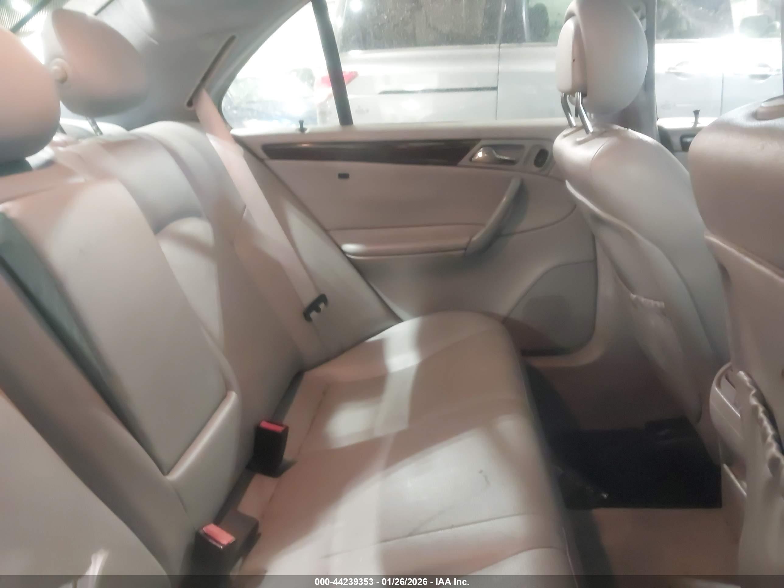 MERCEDES-BENZ C image 8