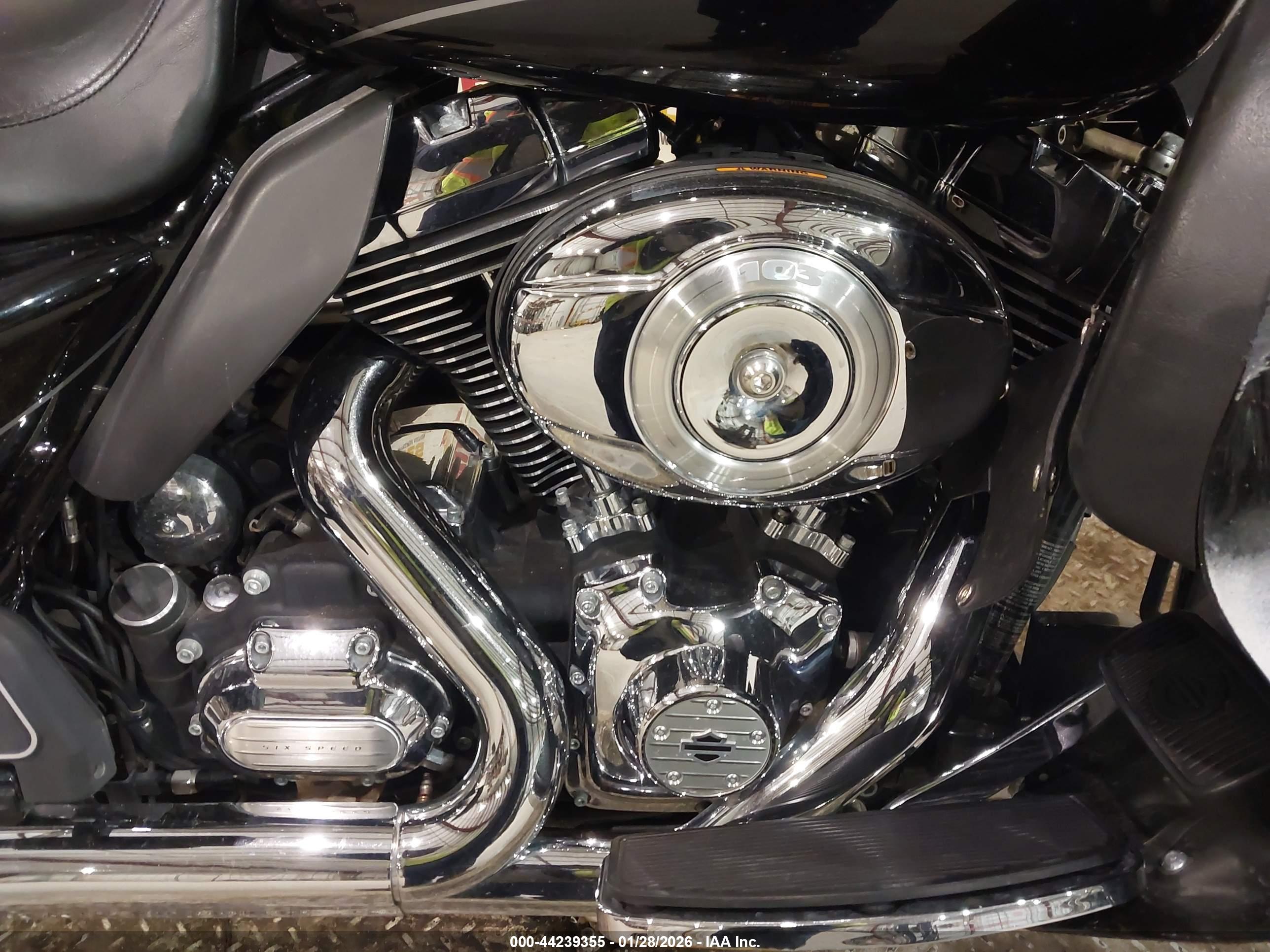 HARLEY-DAVIDSON FLHTK image 8