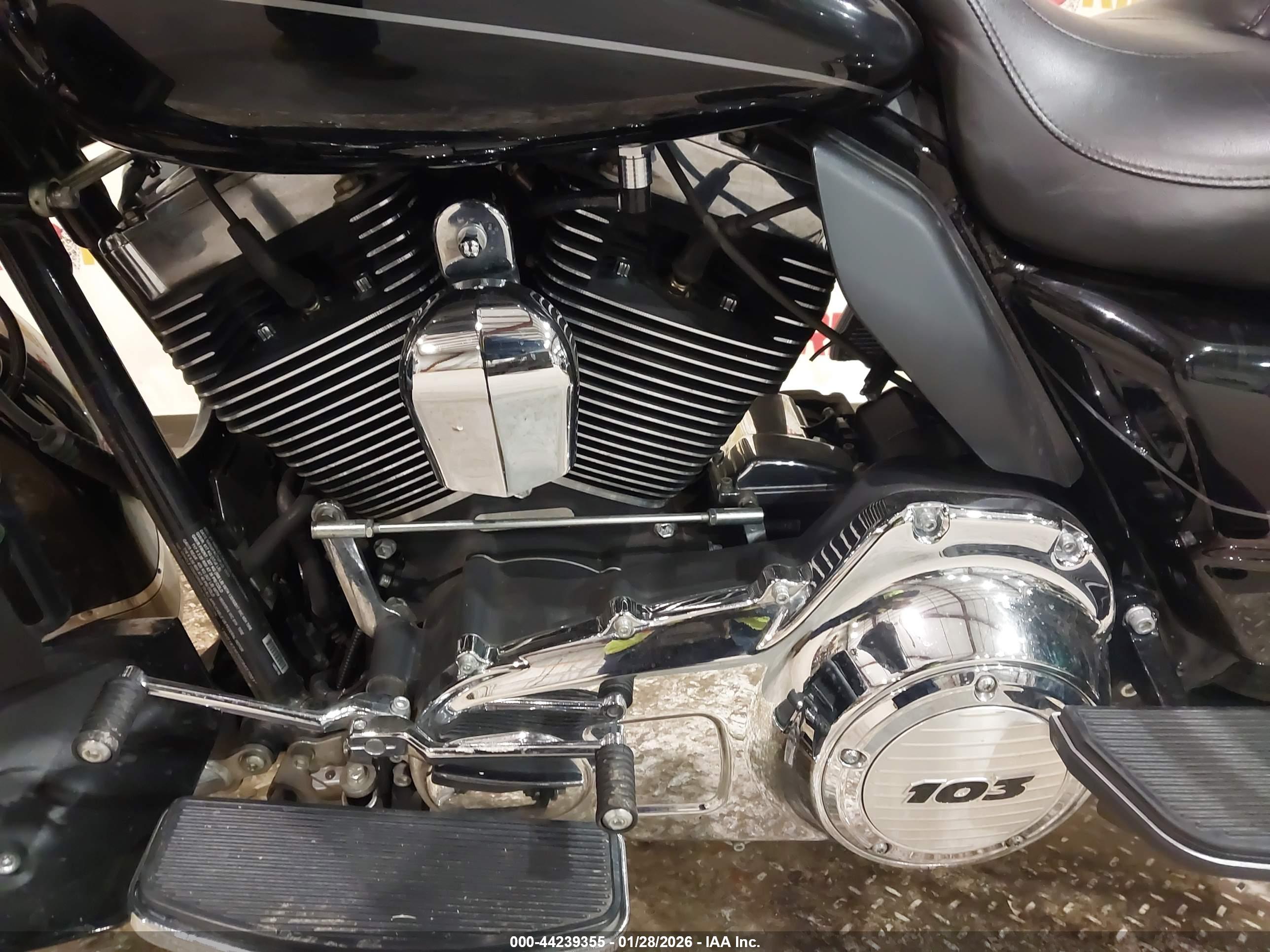 HARLEY-DAVIDSON FLHTK image 9