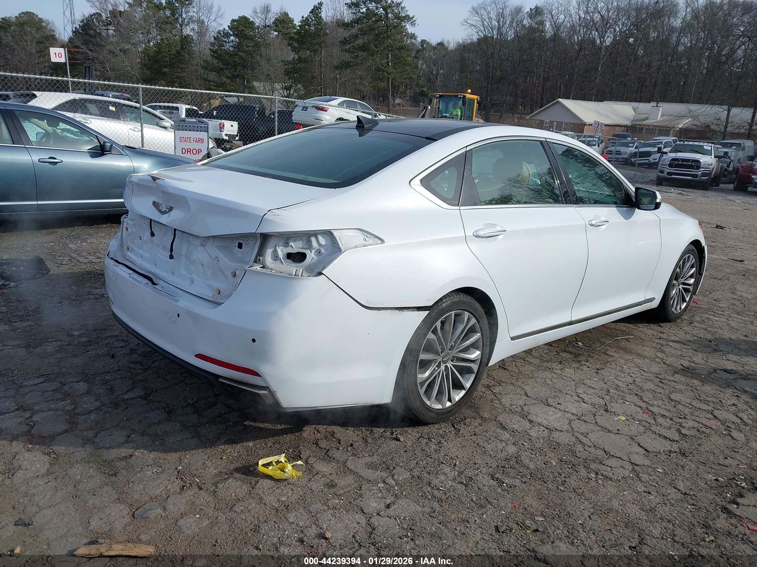 HYUNDAI GENESIS image 4