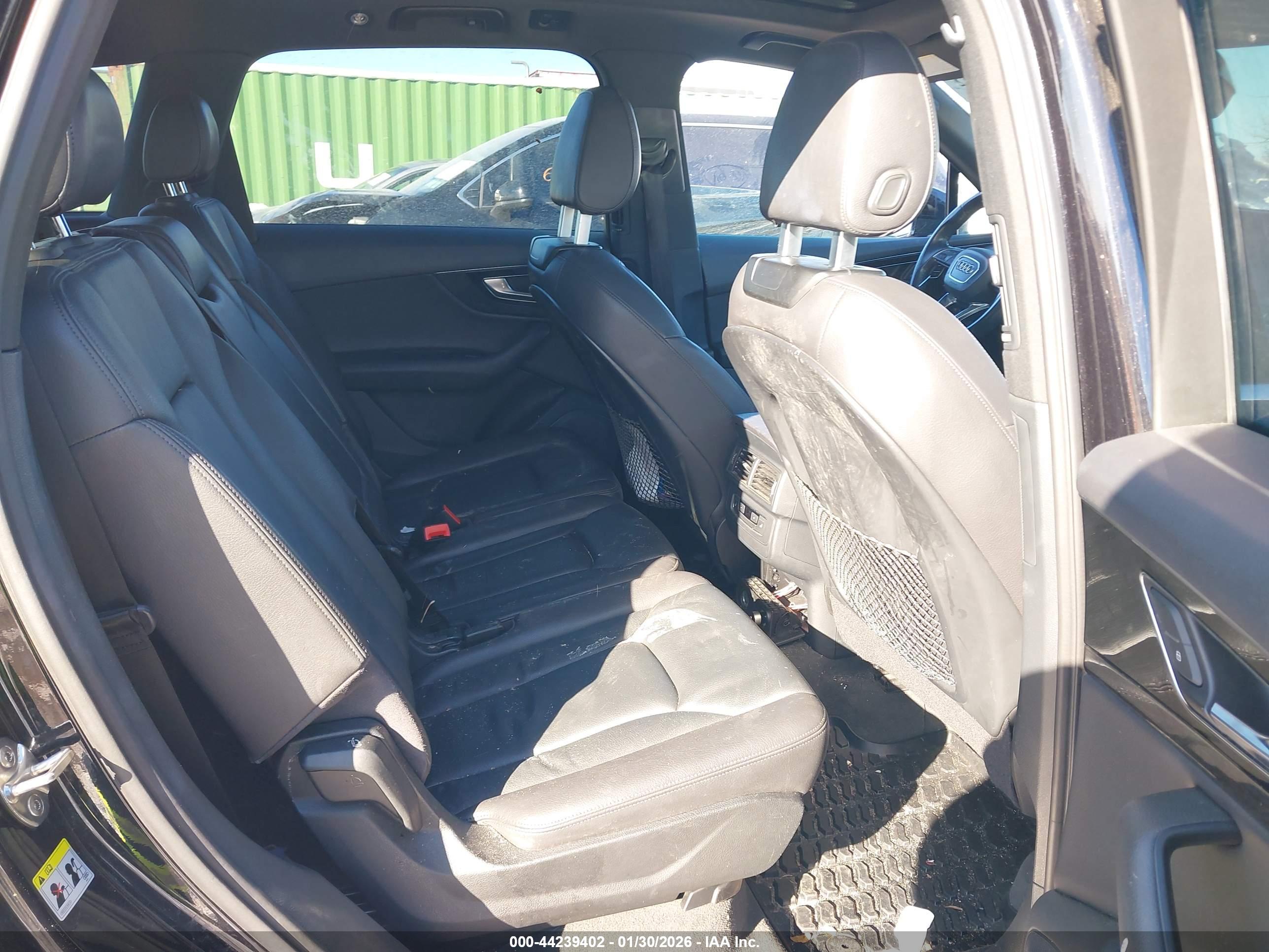 AUDI Q7 image 8
