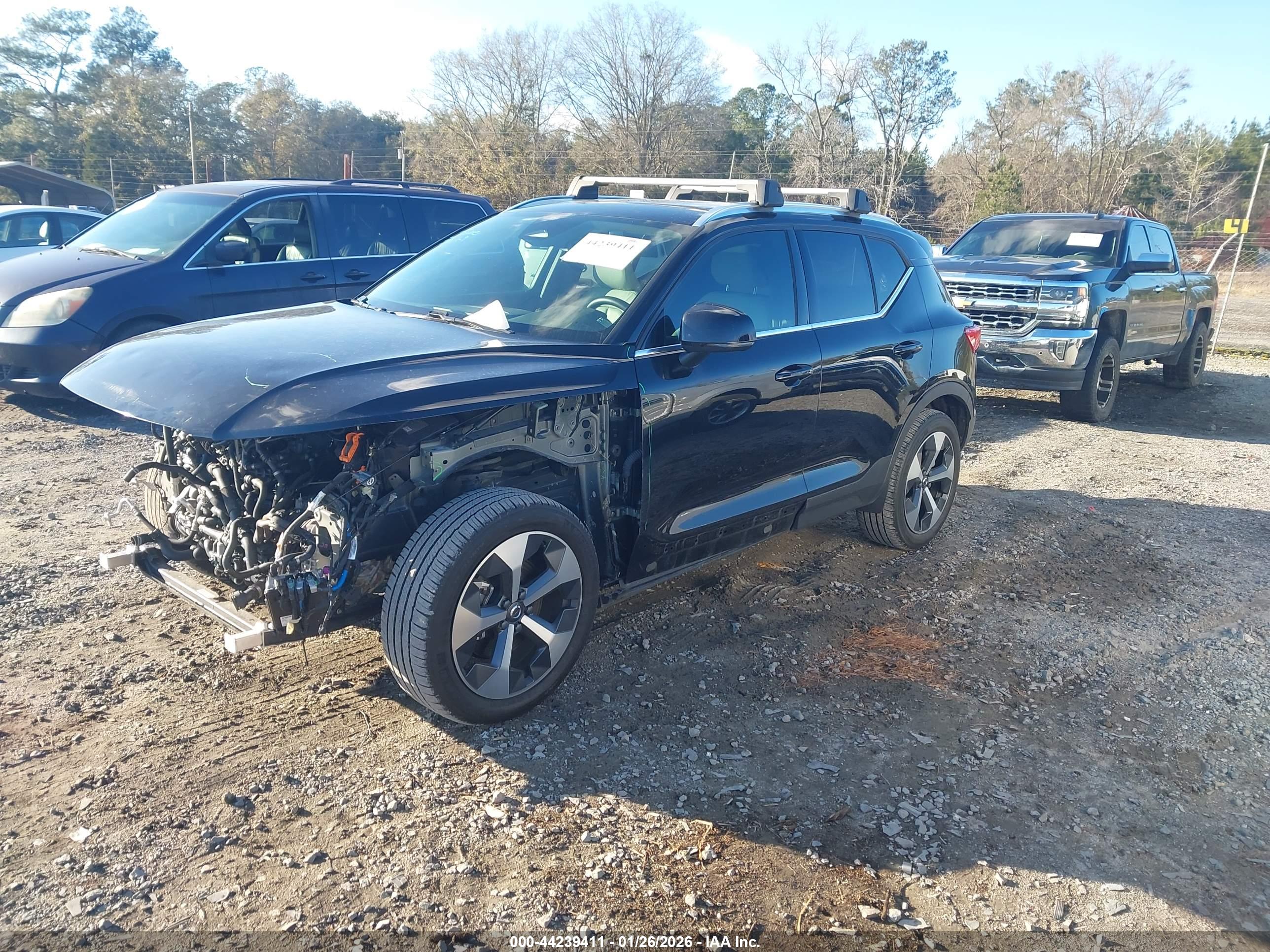 VOLVO XC40 image 2