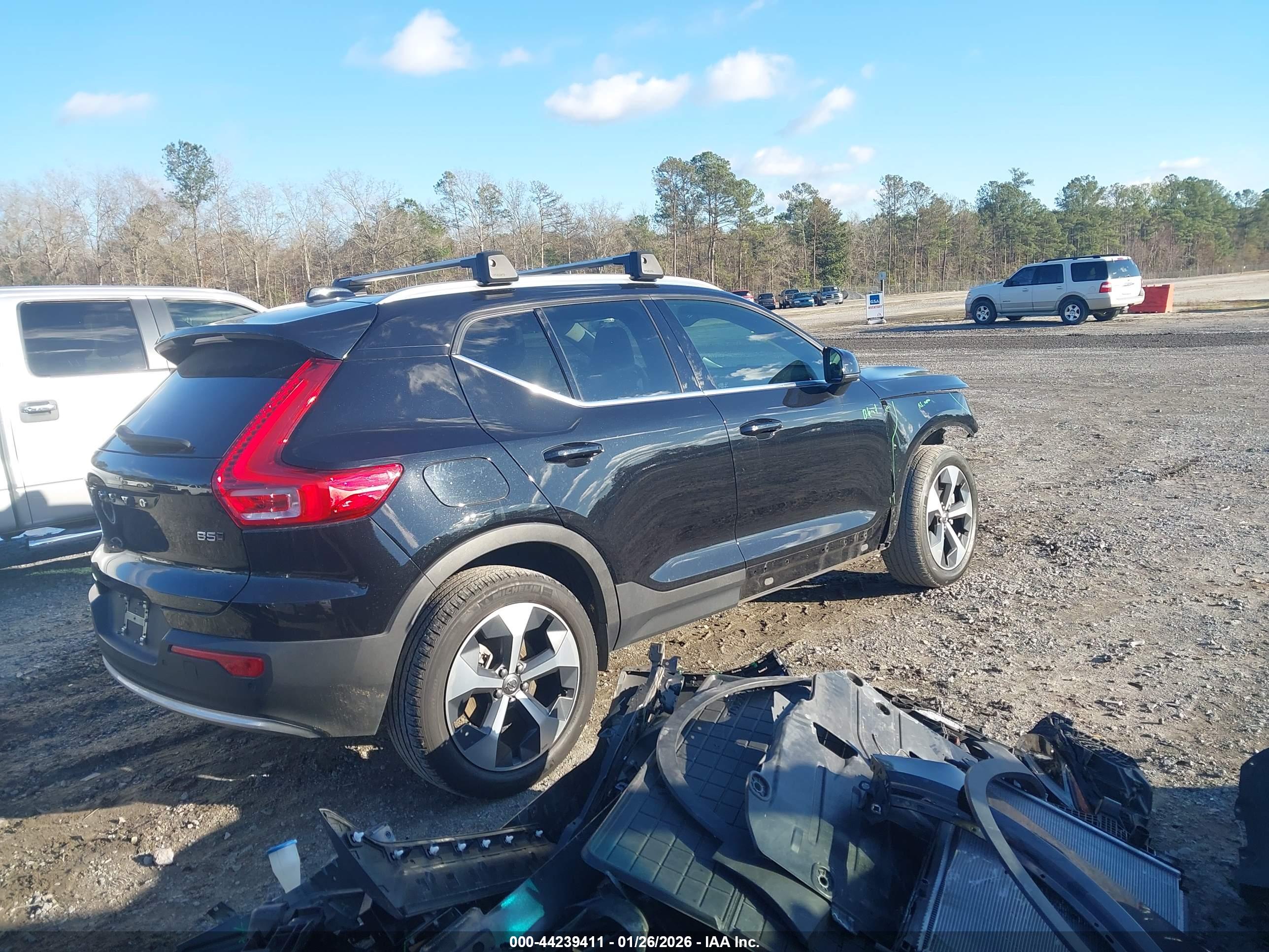 VOLVO XC40 image 4