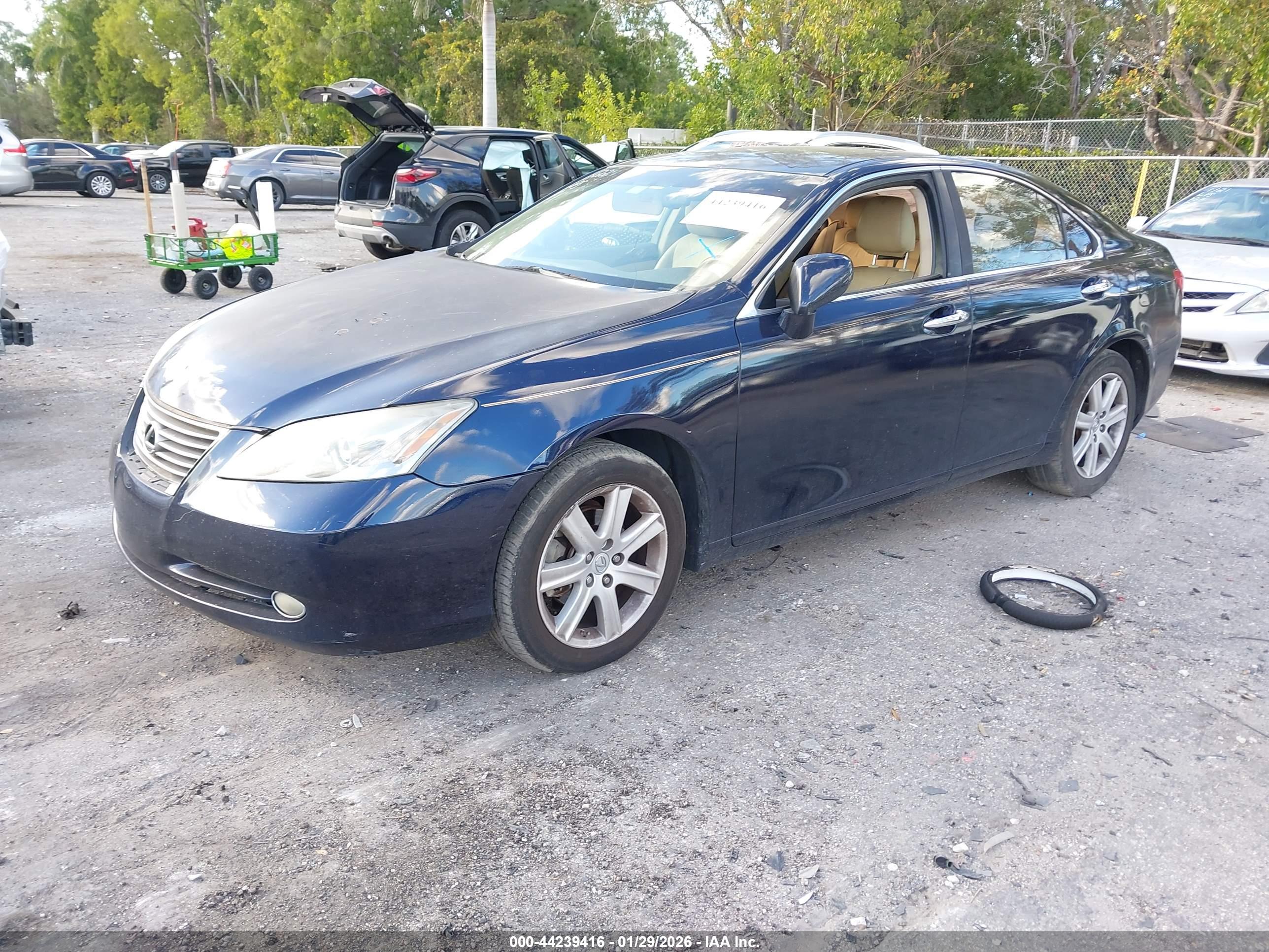 LEXUS ES image 2