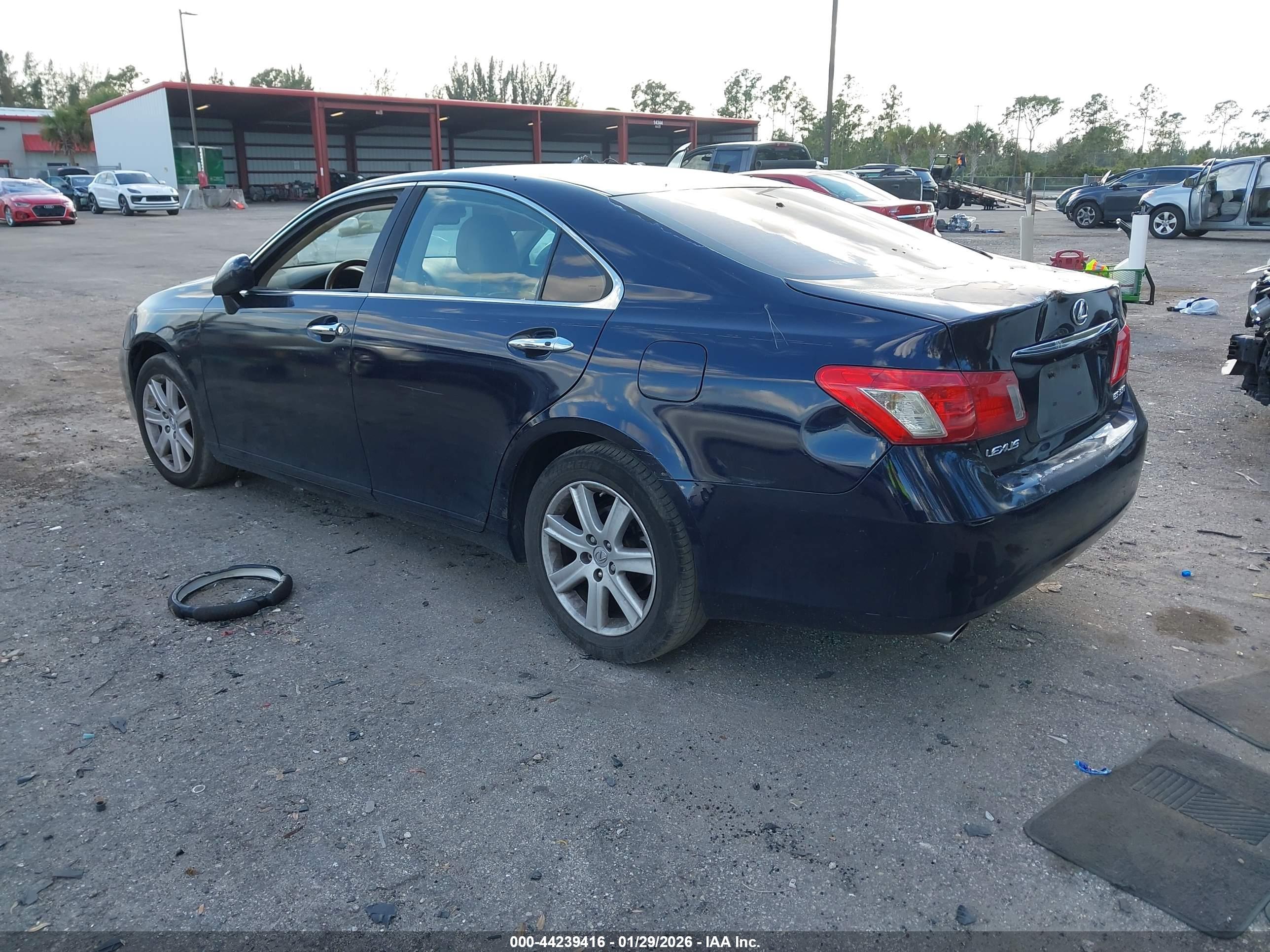 LEXUS ES image 3