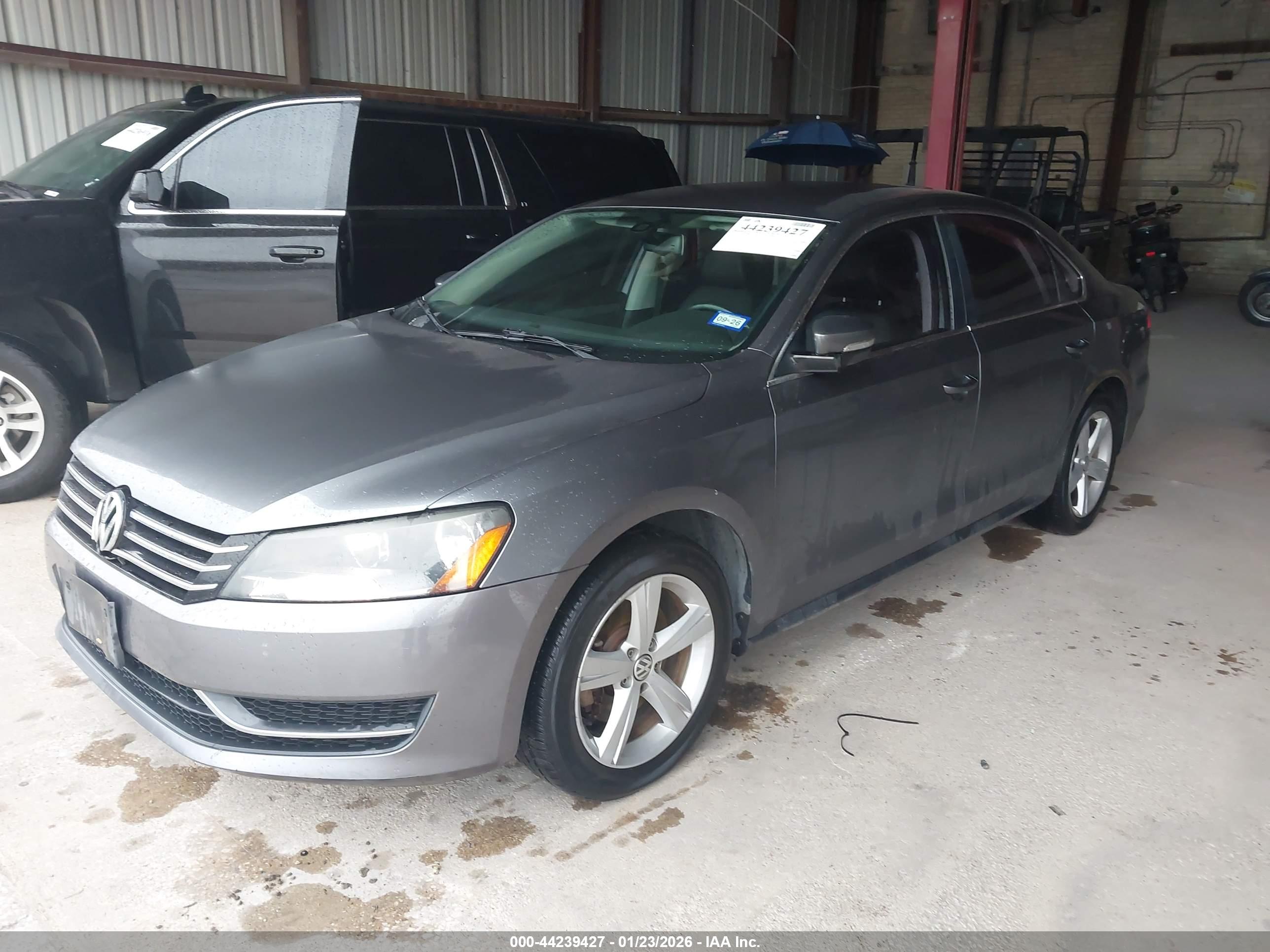 VOLKSWAGEN PASSAT image 2