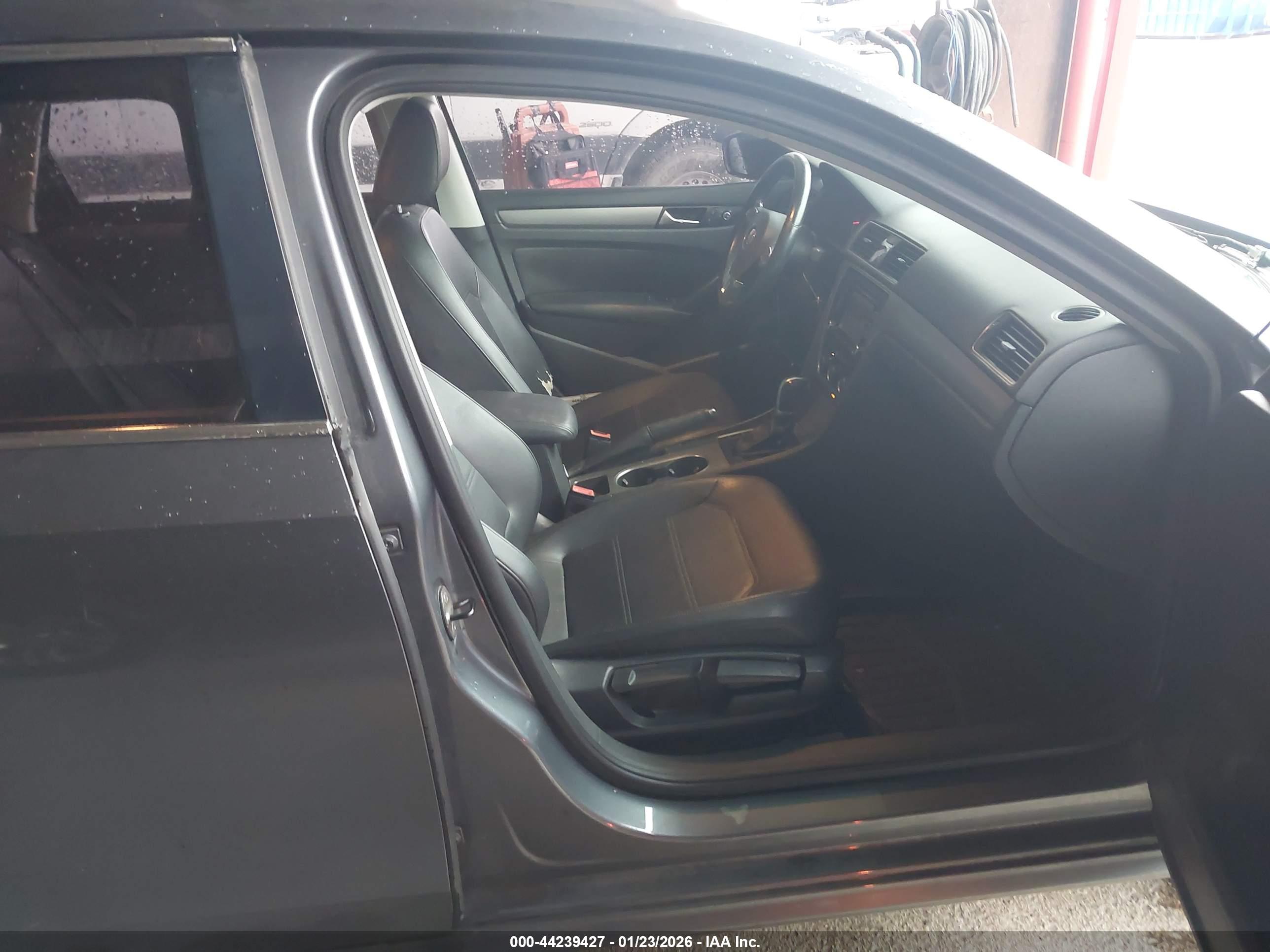 VOLKSWAGEN PASSAT image 5