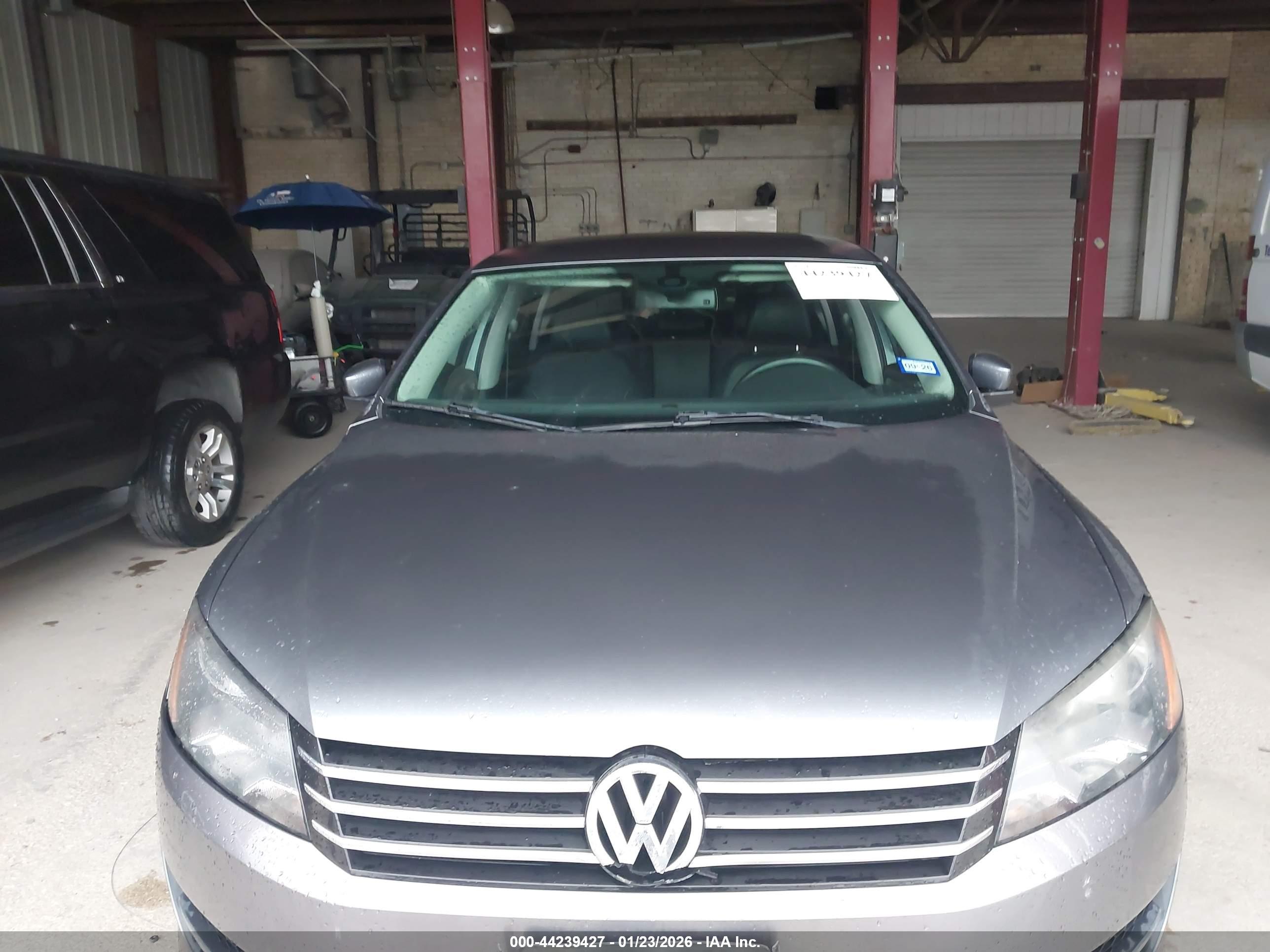 VOLKSWAGEN PASSAT image 6