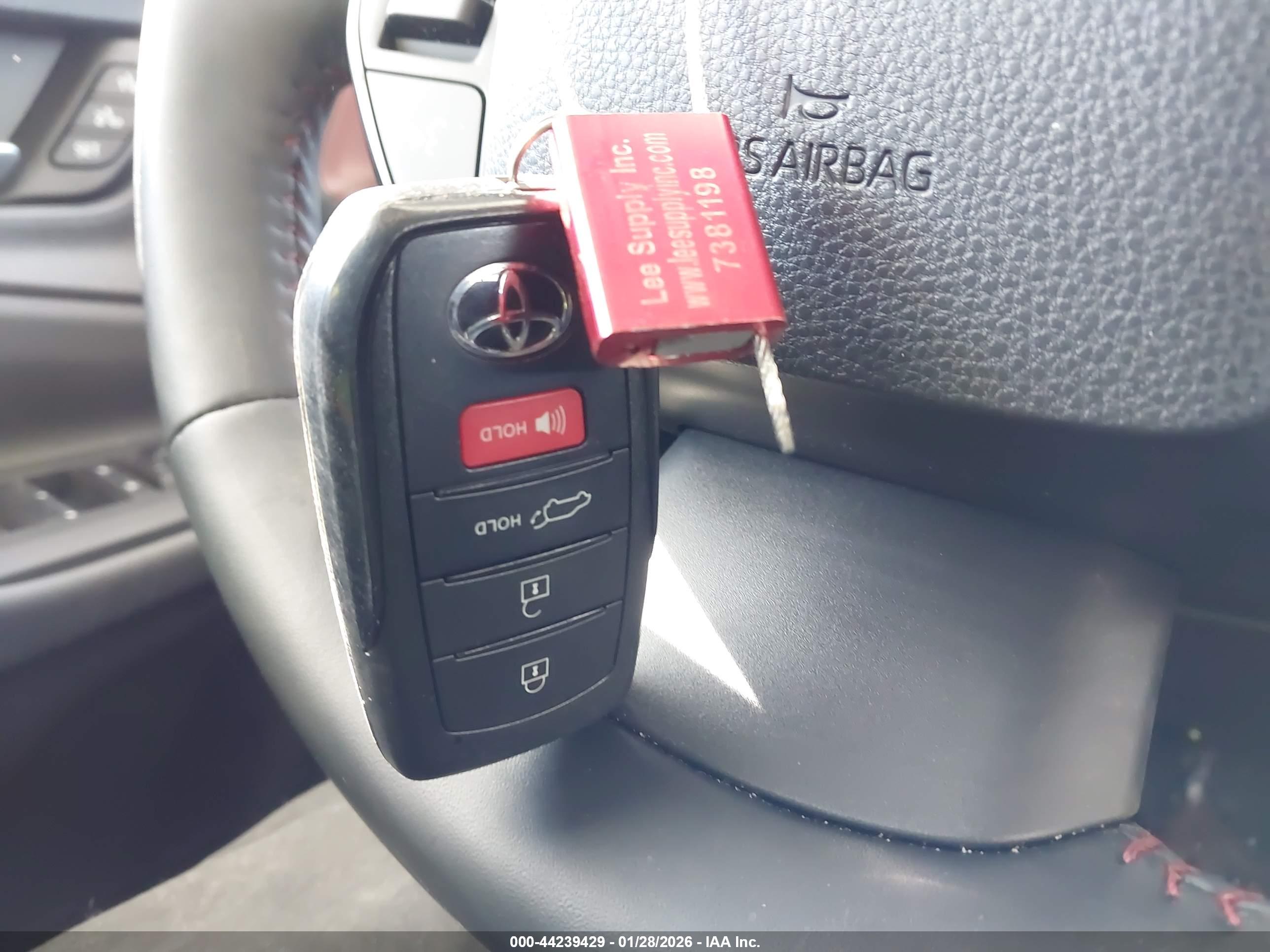 TOYOTA PRIUS image 11
