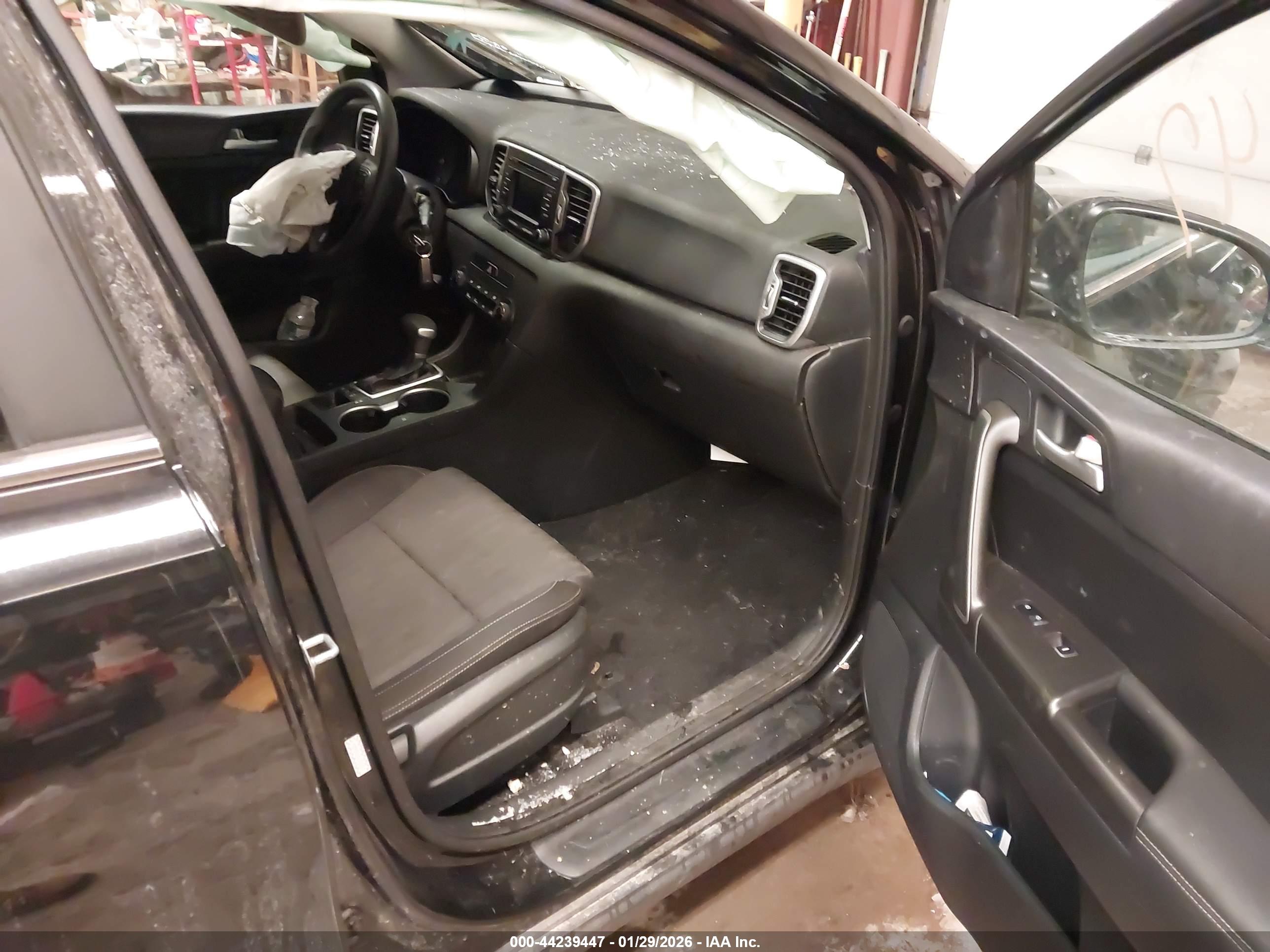 KIA SPORTAGE image 5