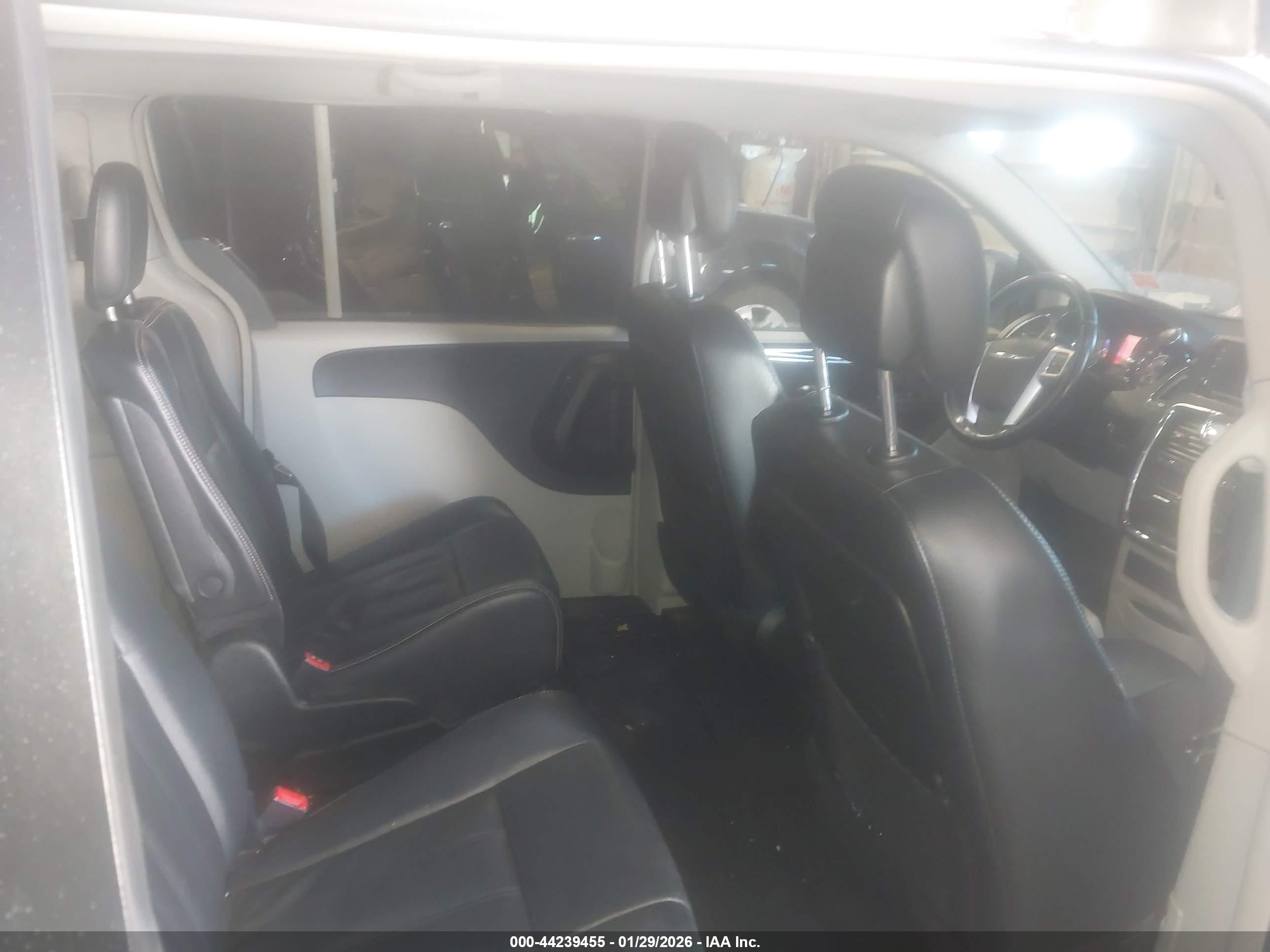 CHRYSLER TOWN image 8