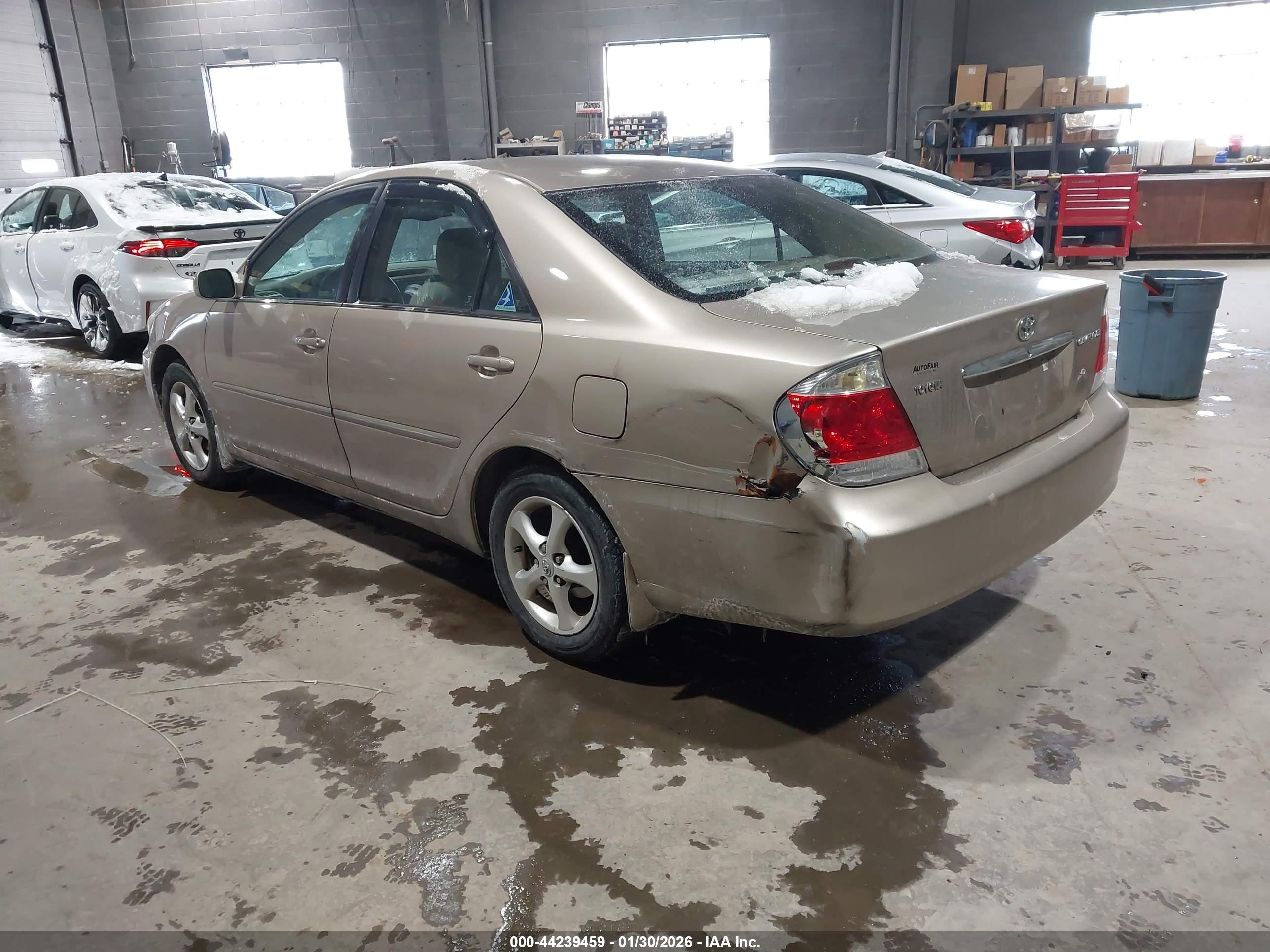 TOYOTA CAMRY image 3