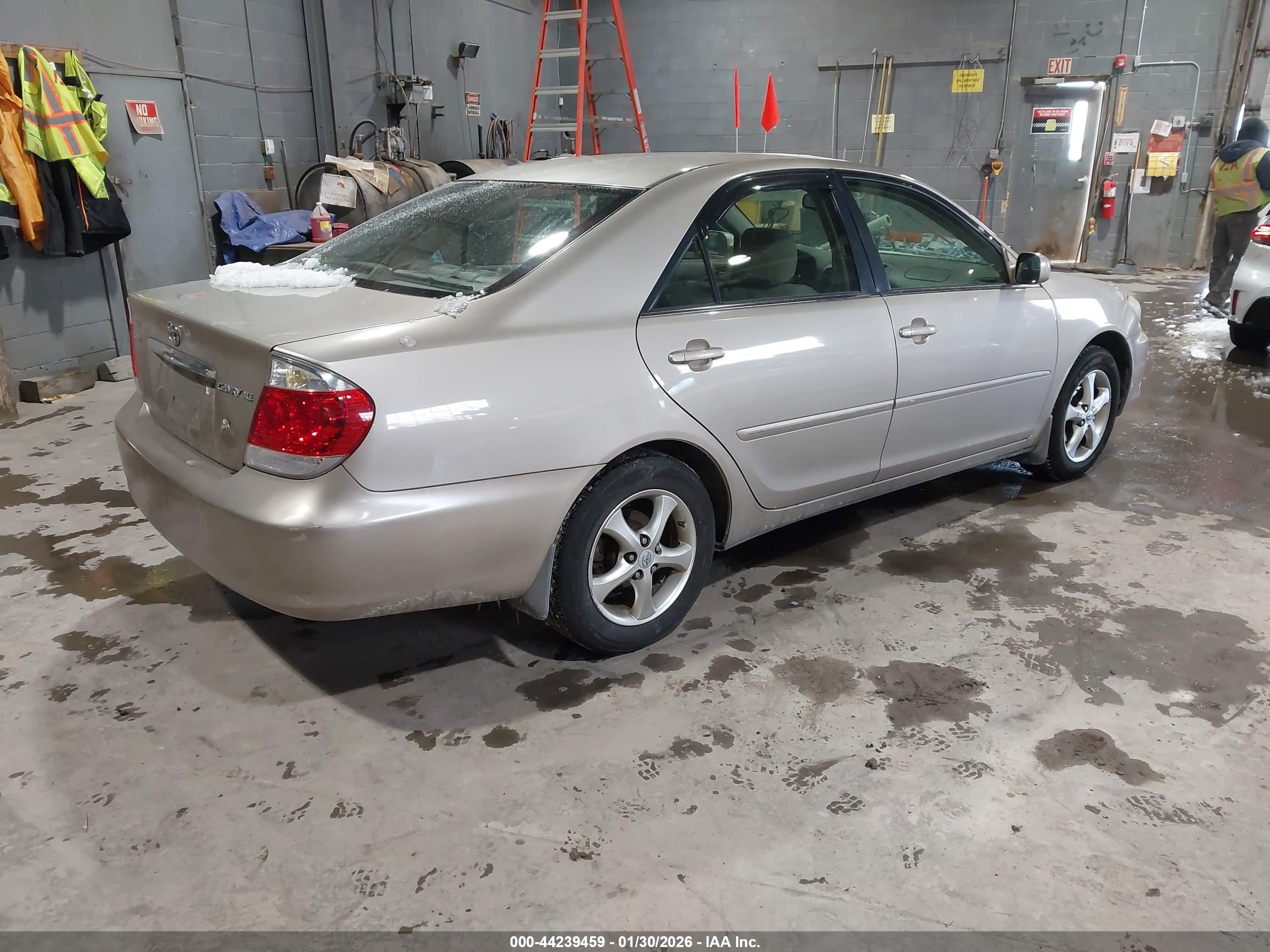 TOYOTA CAMRY image 4