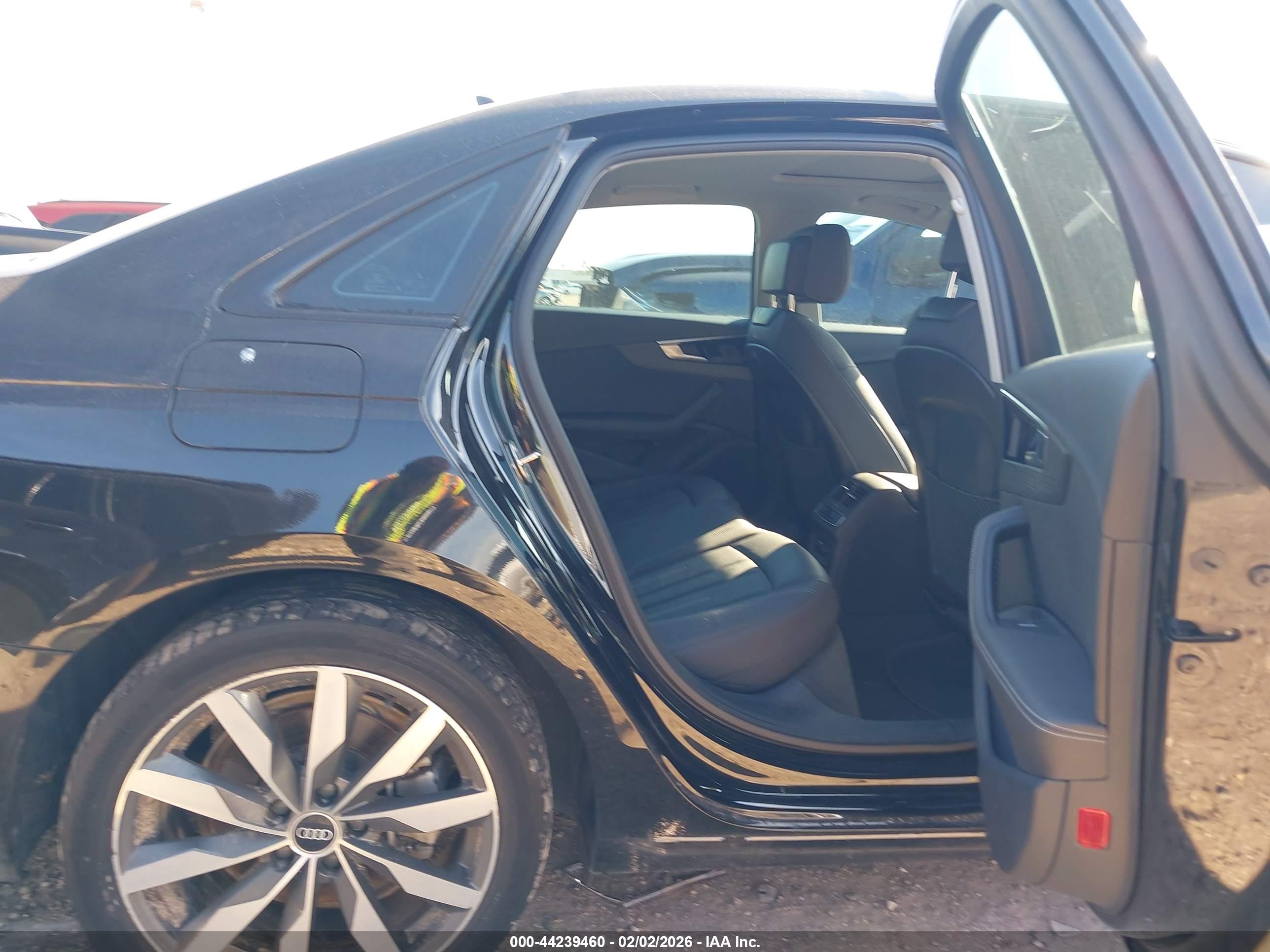 AUDI A4 image 8