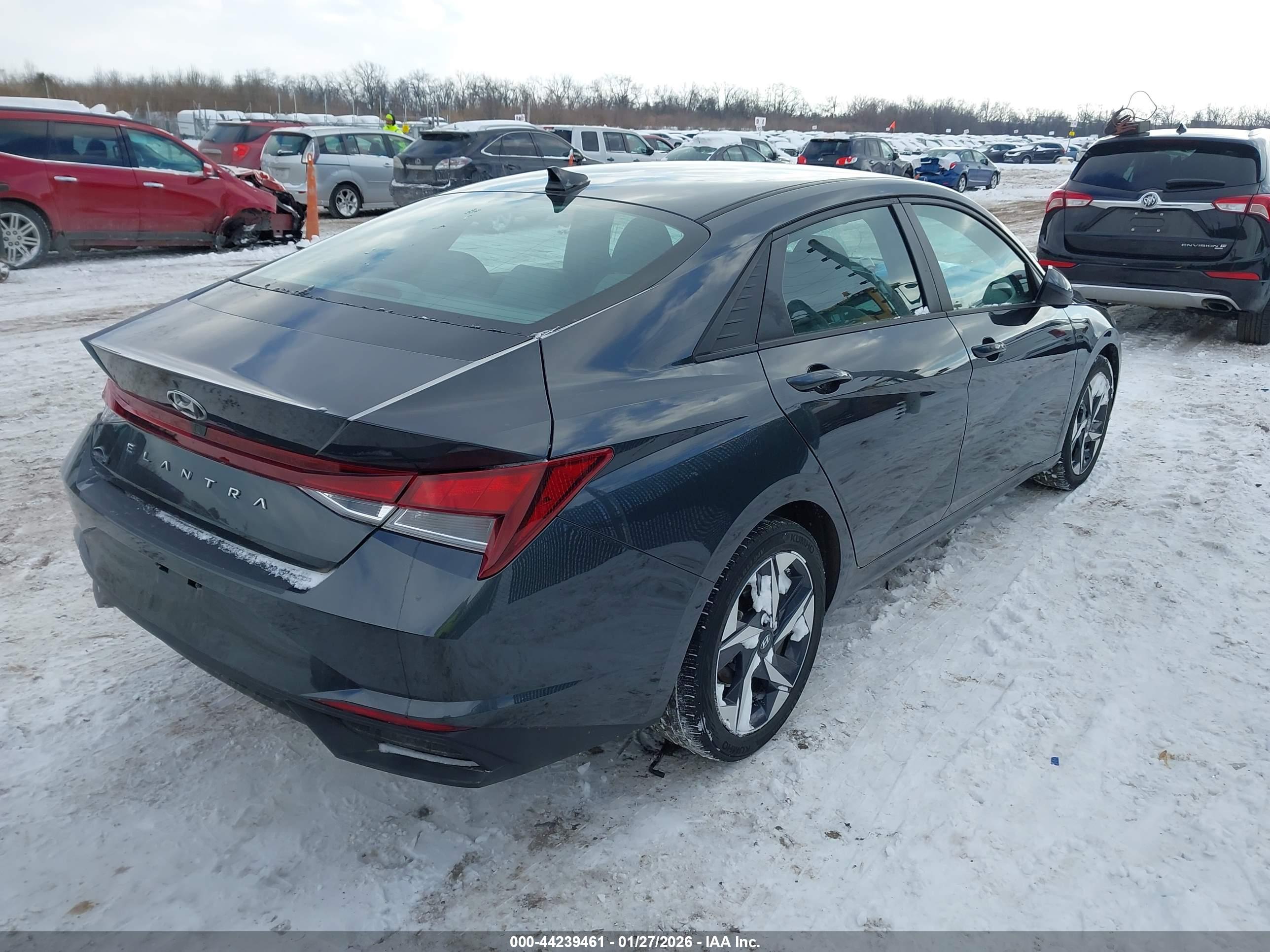 HYUNDAI ELANTRA image 4