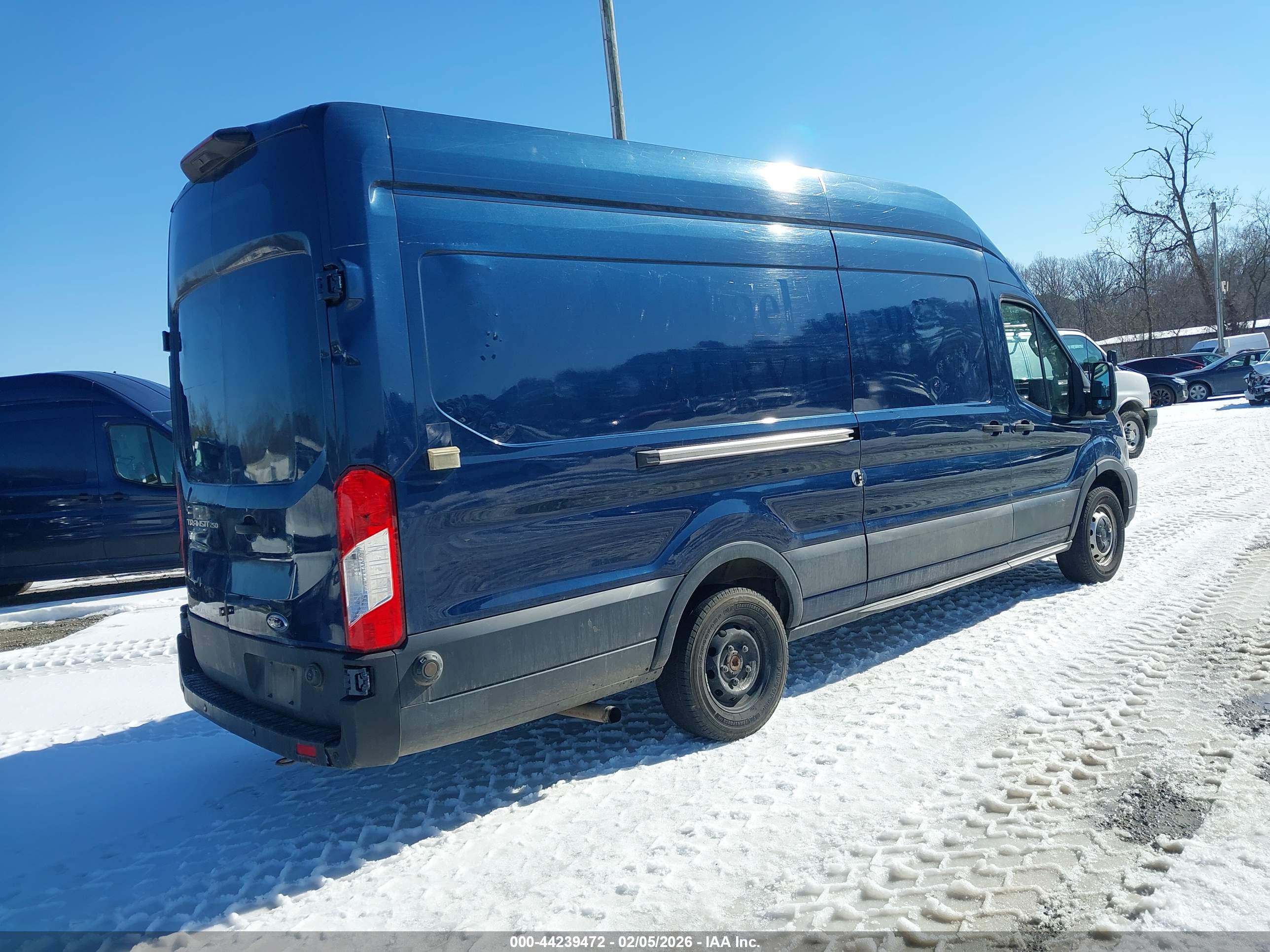 FORD TRANSIT-250 image 4