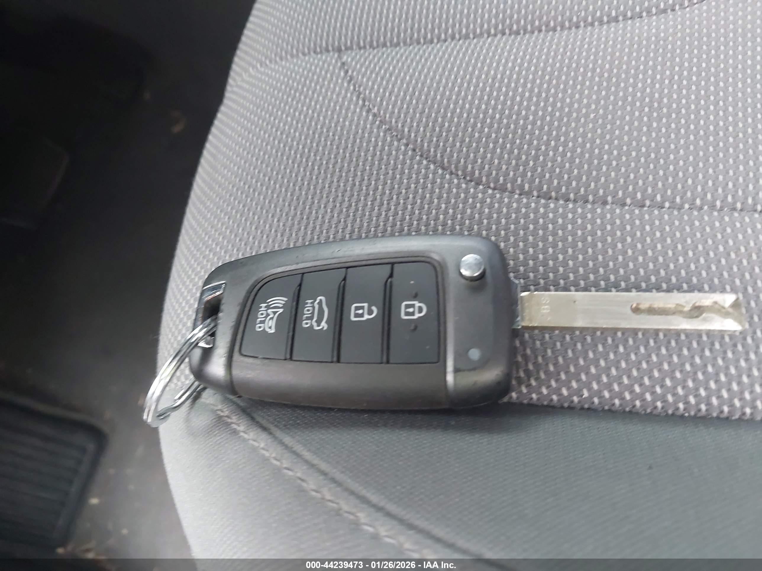 HYUNDAI ELANTRA image 11