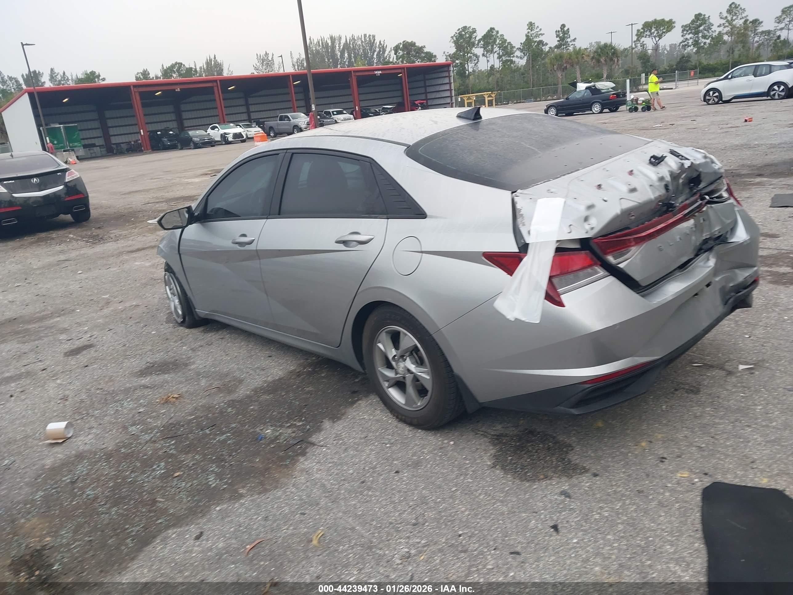 HYUNDAI ELANTRA image 3