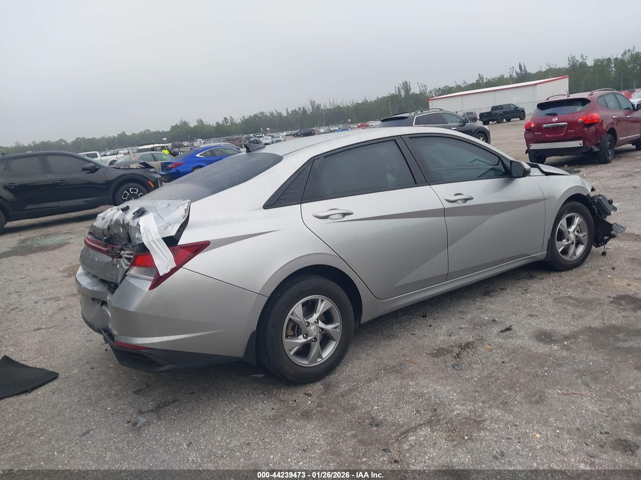 HYUNDAI ELANTRA image 4