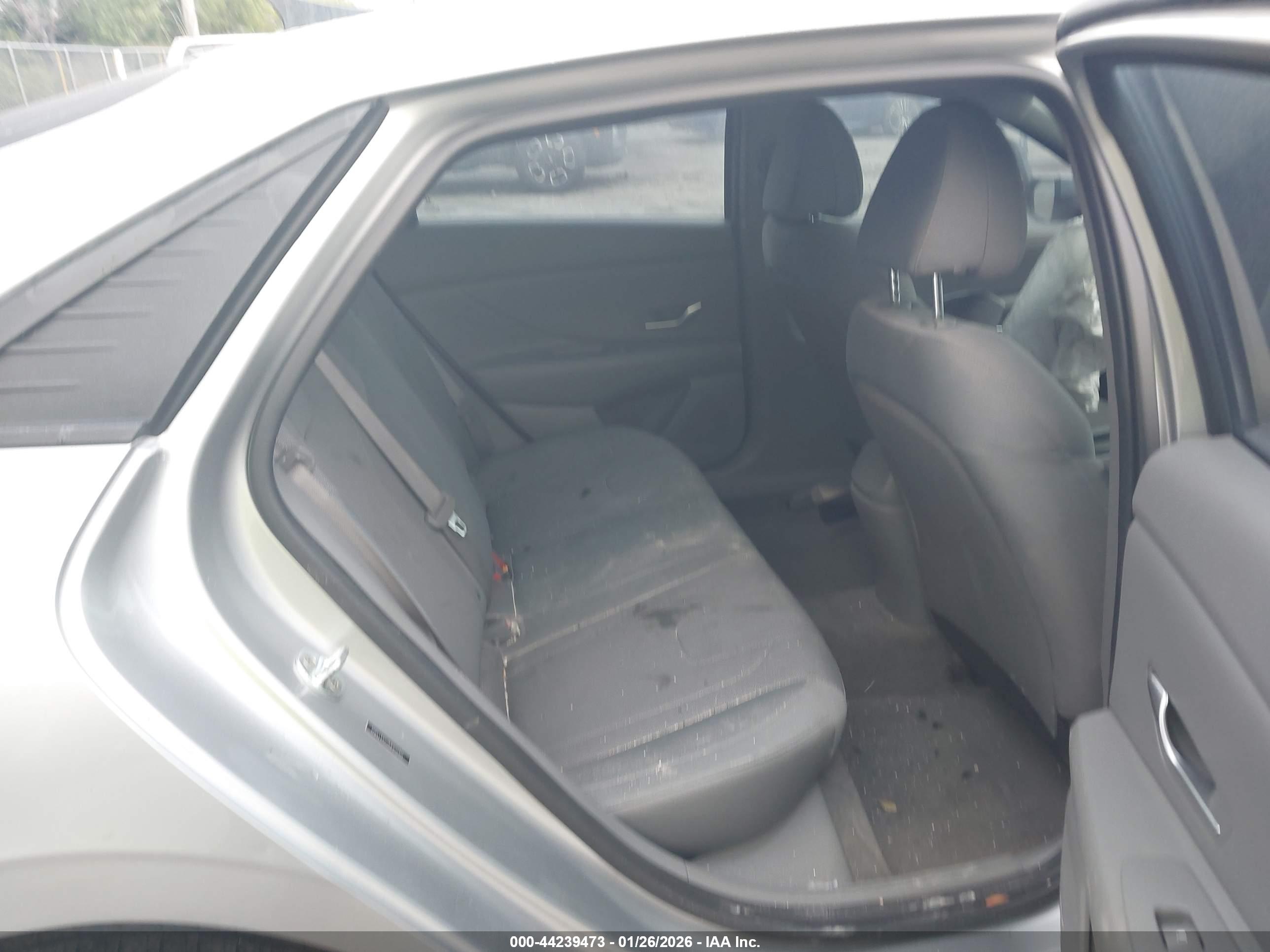 HYUNDAI ELANTRA image 8