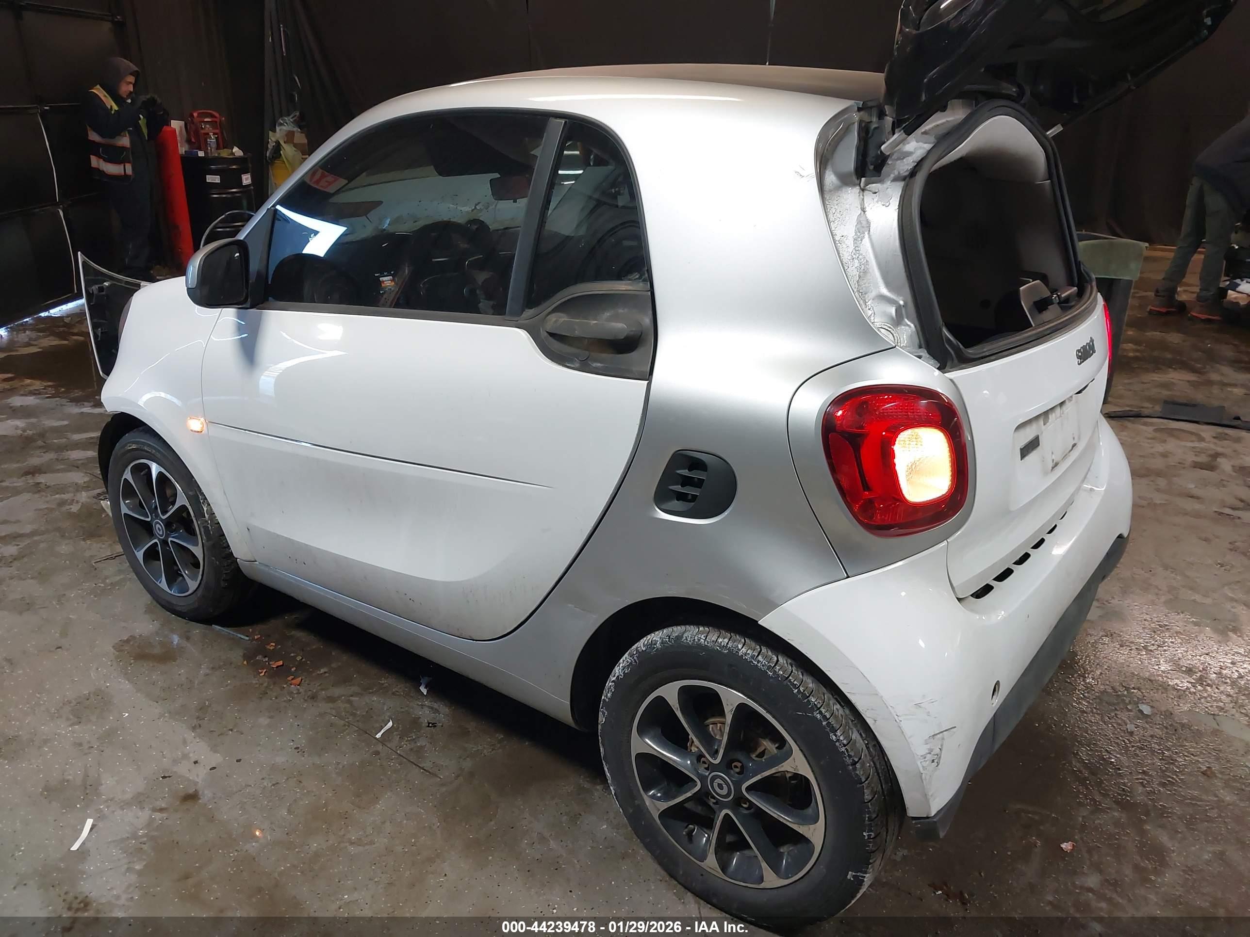 SMART FORTWO image 3
