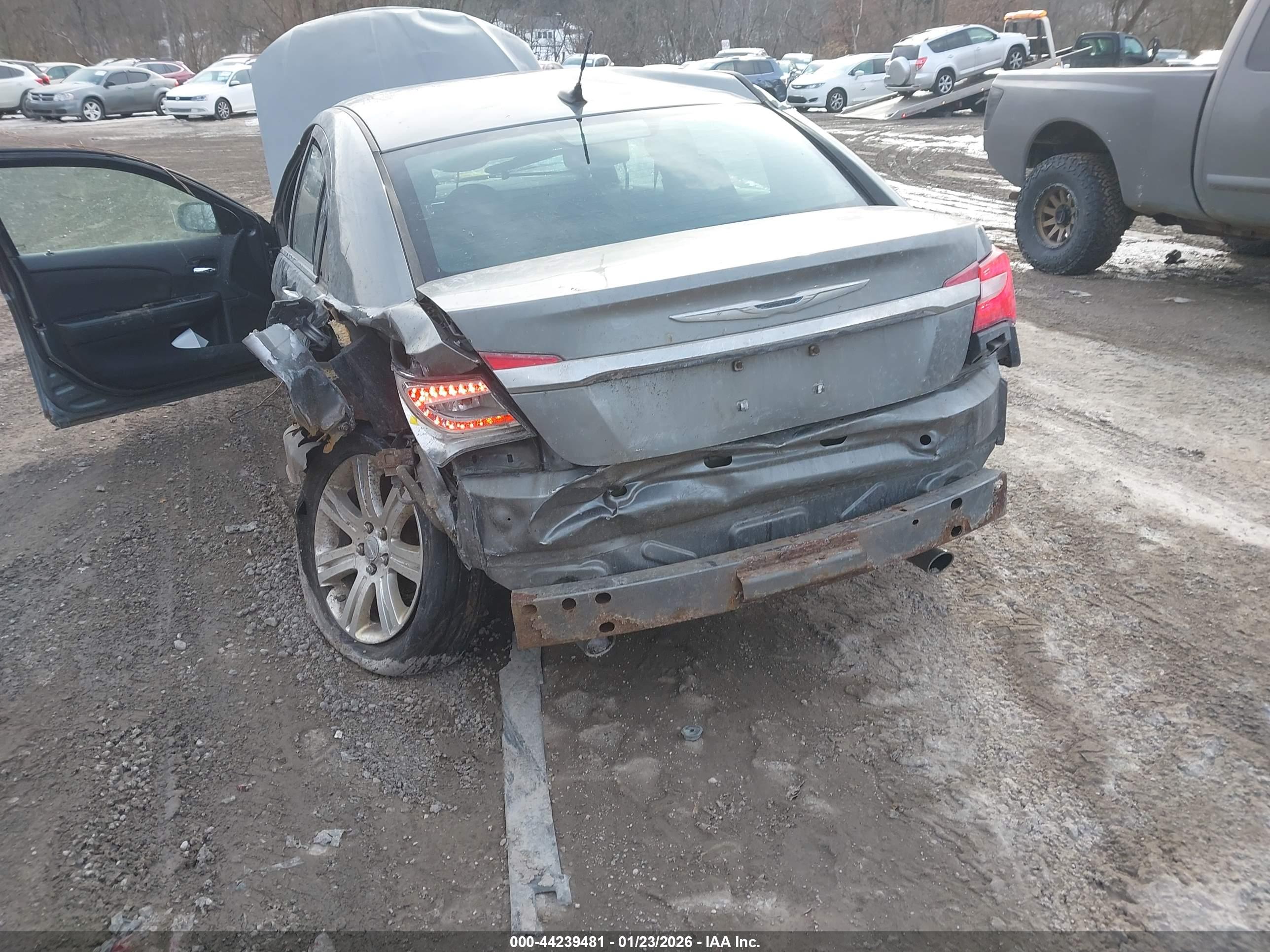 CHRYSLER 200 image 6
