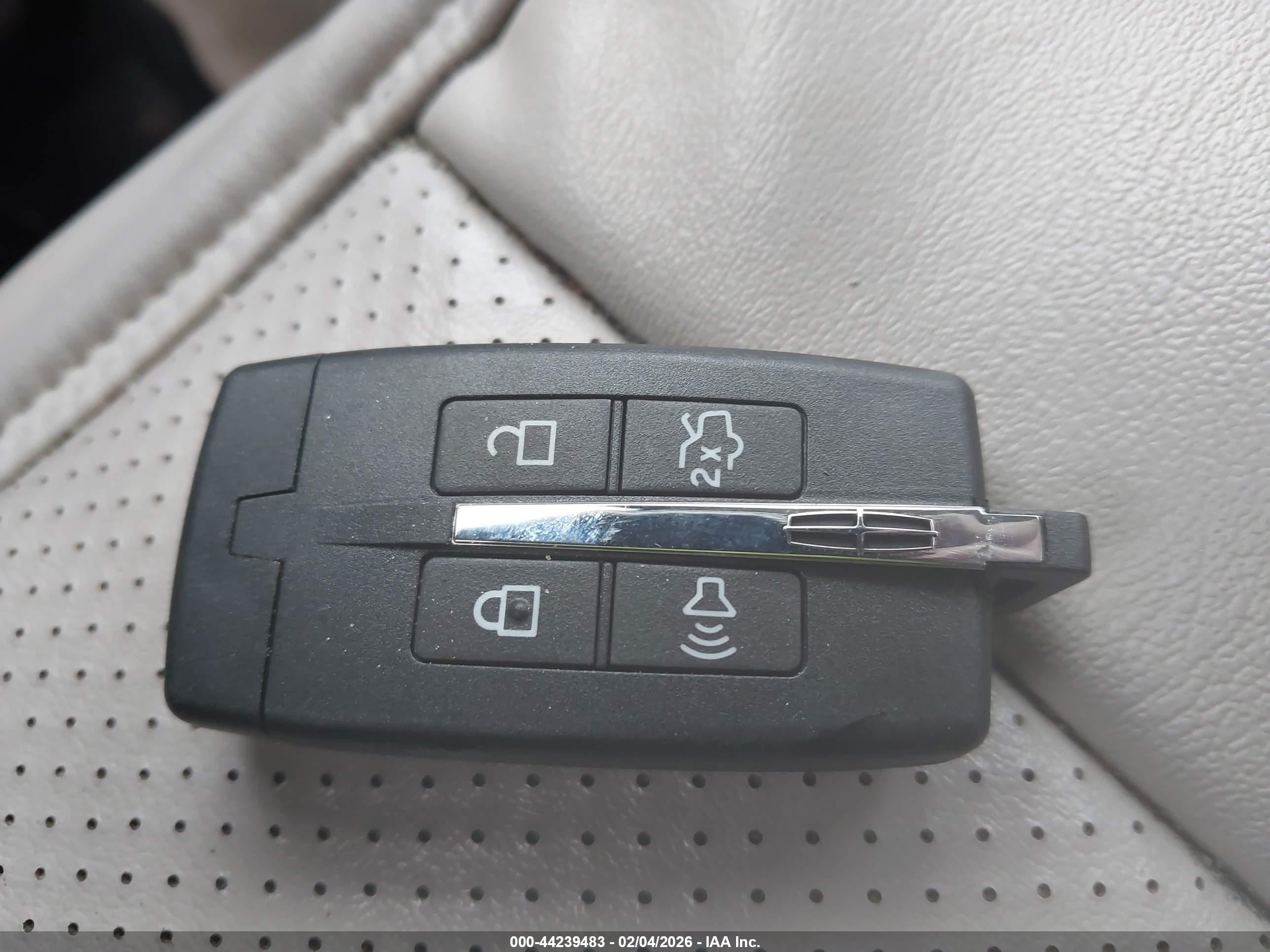 LINCOLN MKT image 11