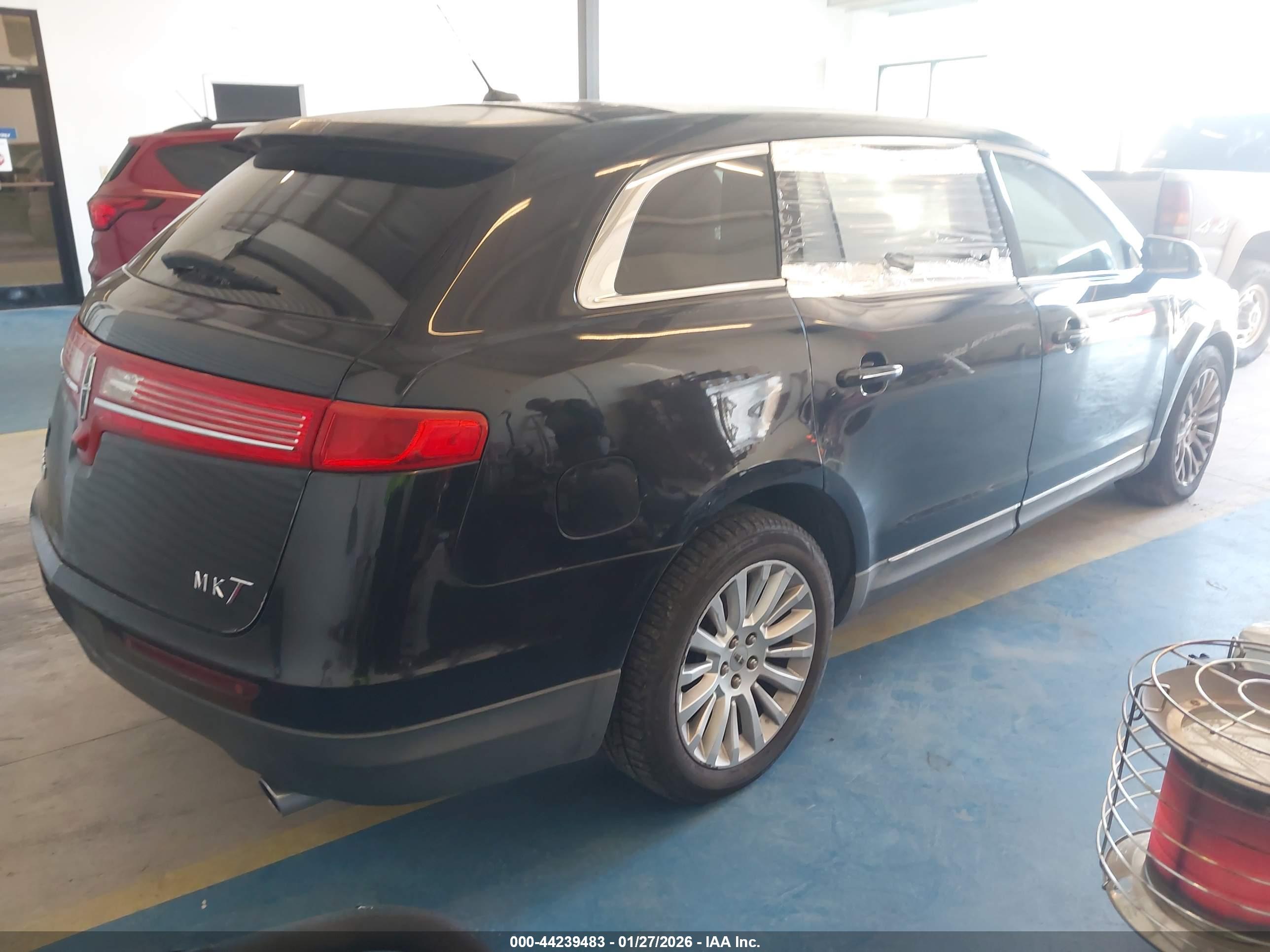LINCOLN MKT image 4