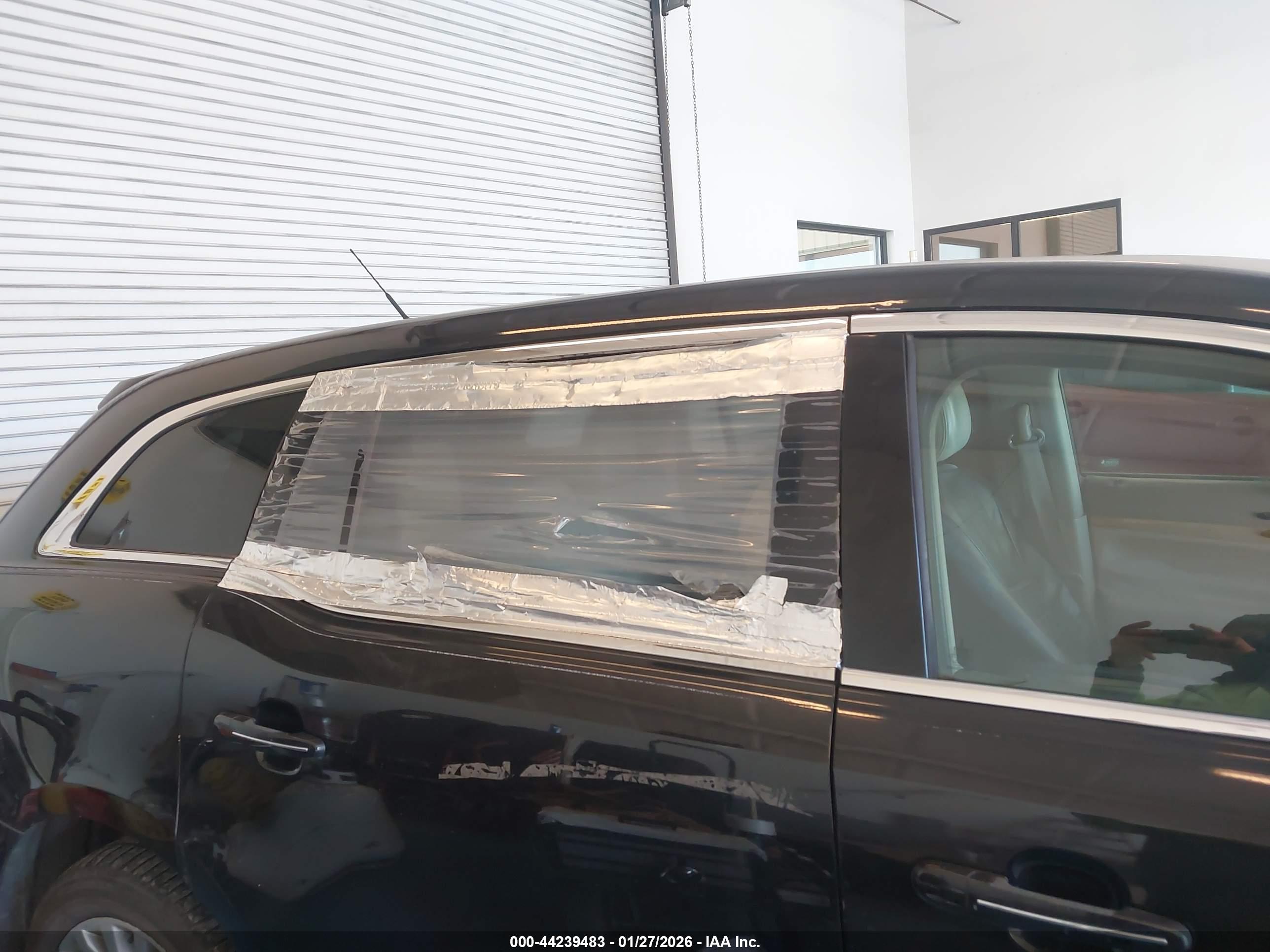 LINCOLN MKT image 6