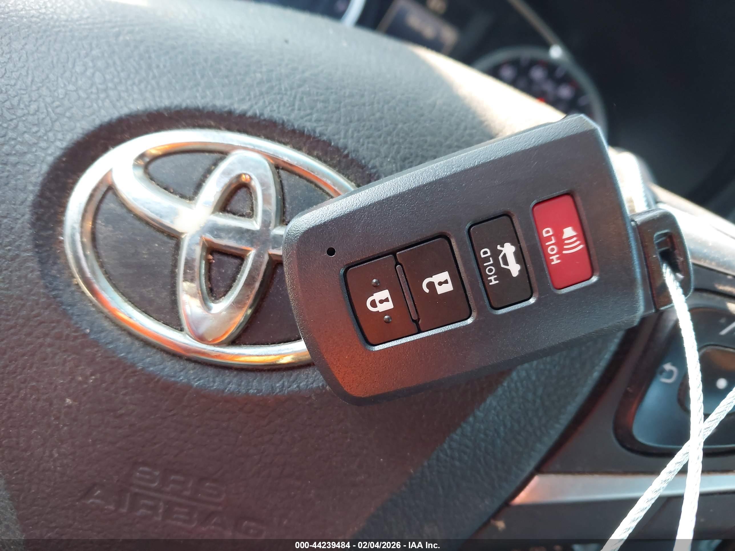 TOYOTA CAMRY image 11