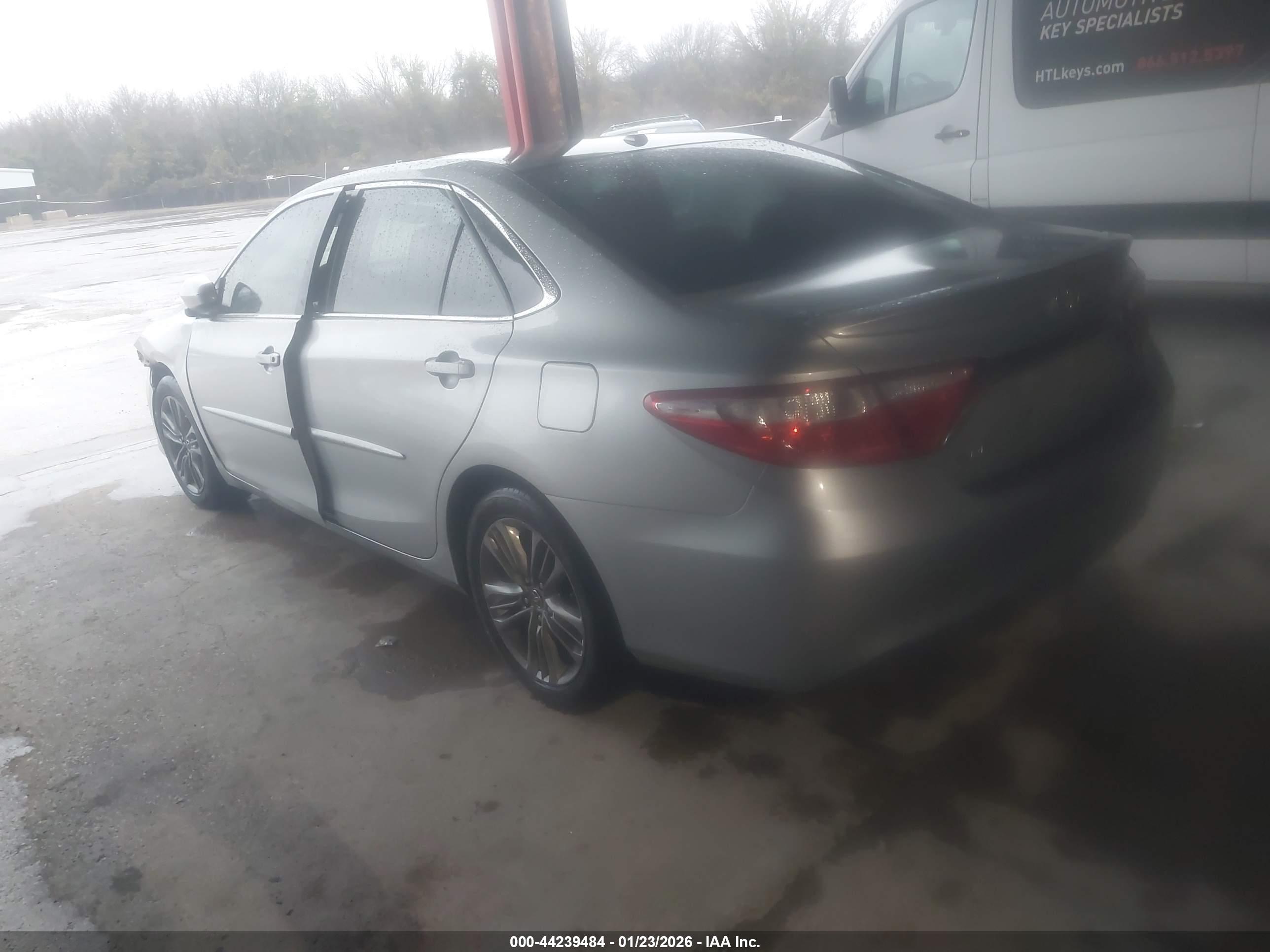 TOYOTA CAMRY image 3