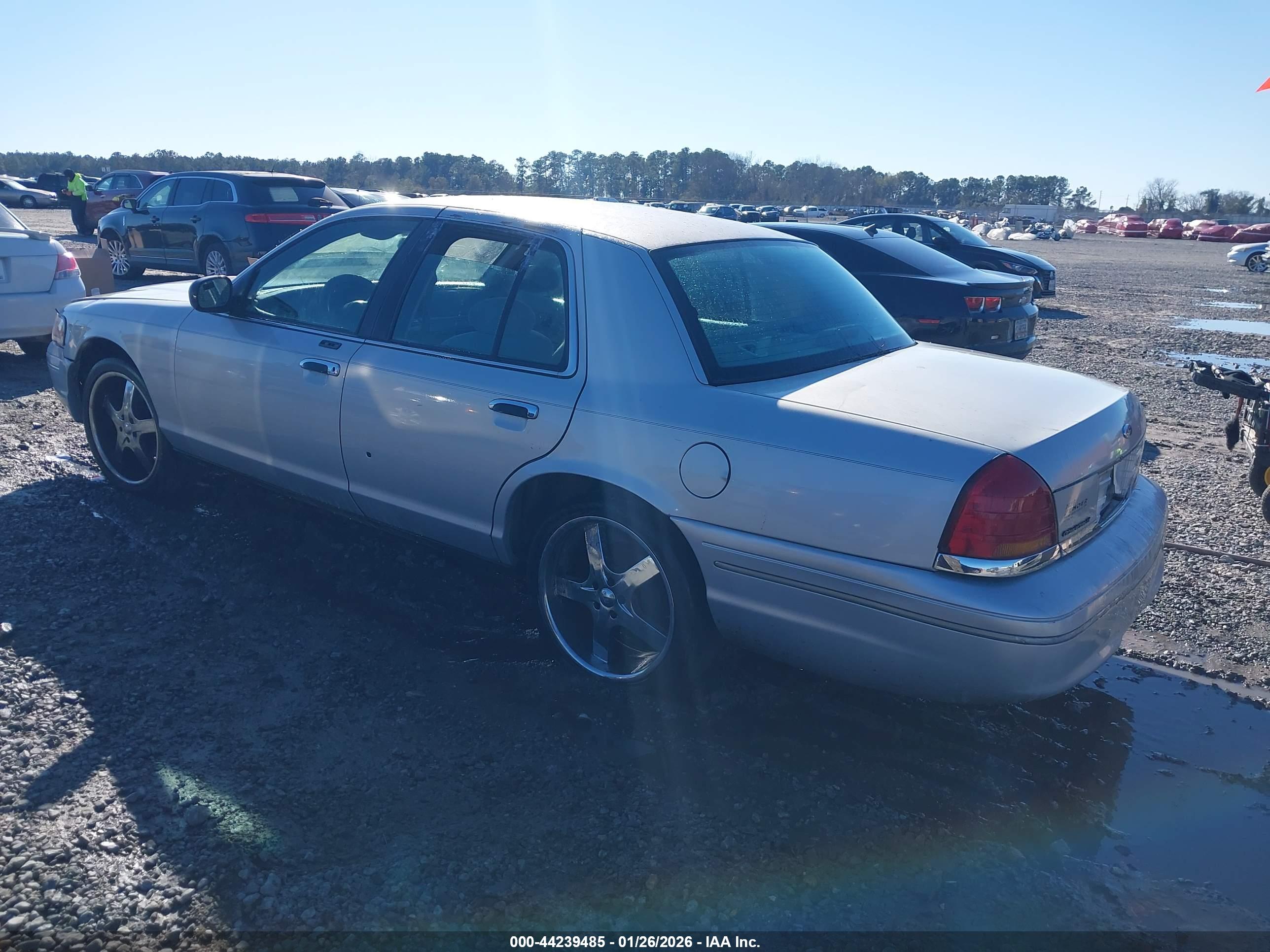 FORD CROWN image 3