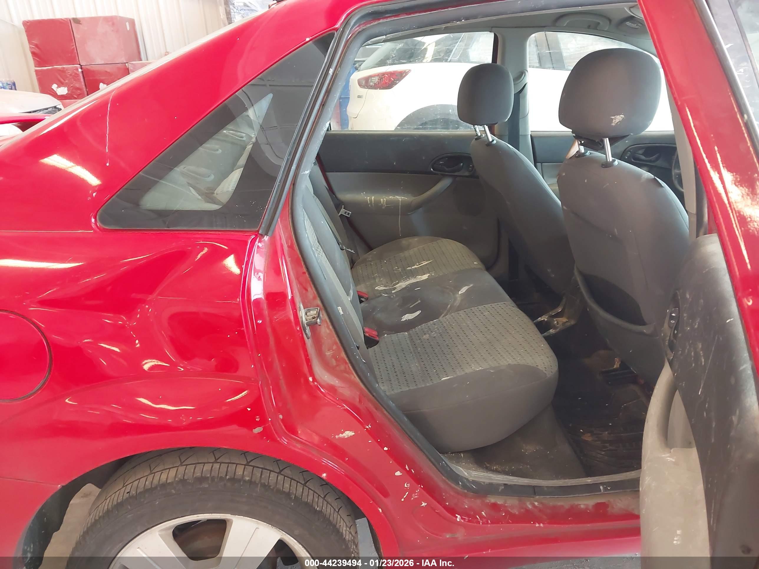 FORD FOCUS image 8