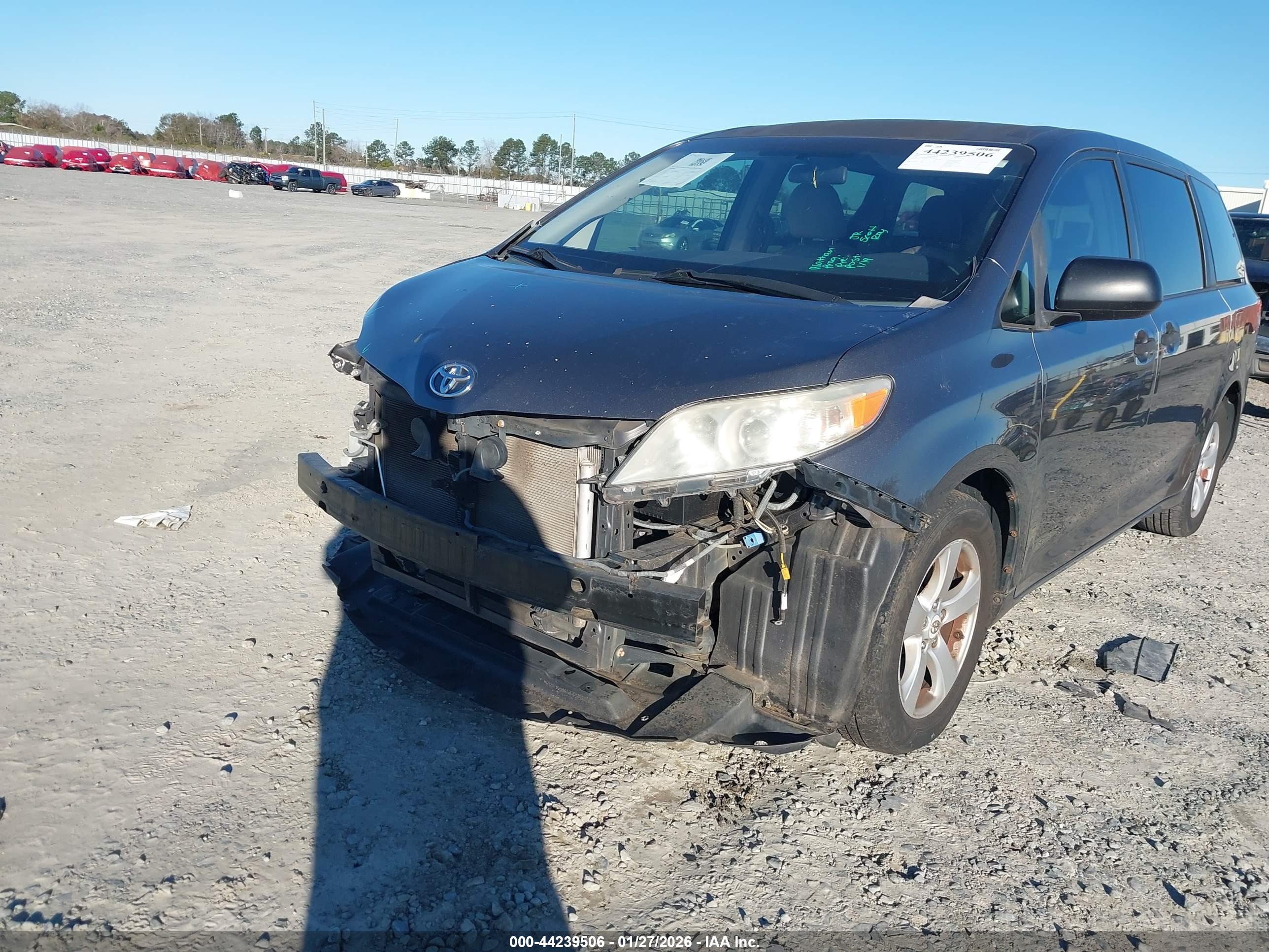 TOYOTA SIENNA image 6