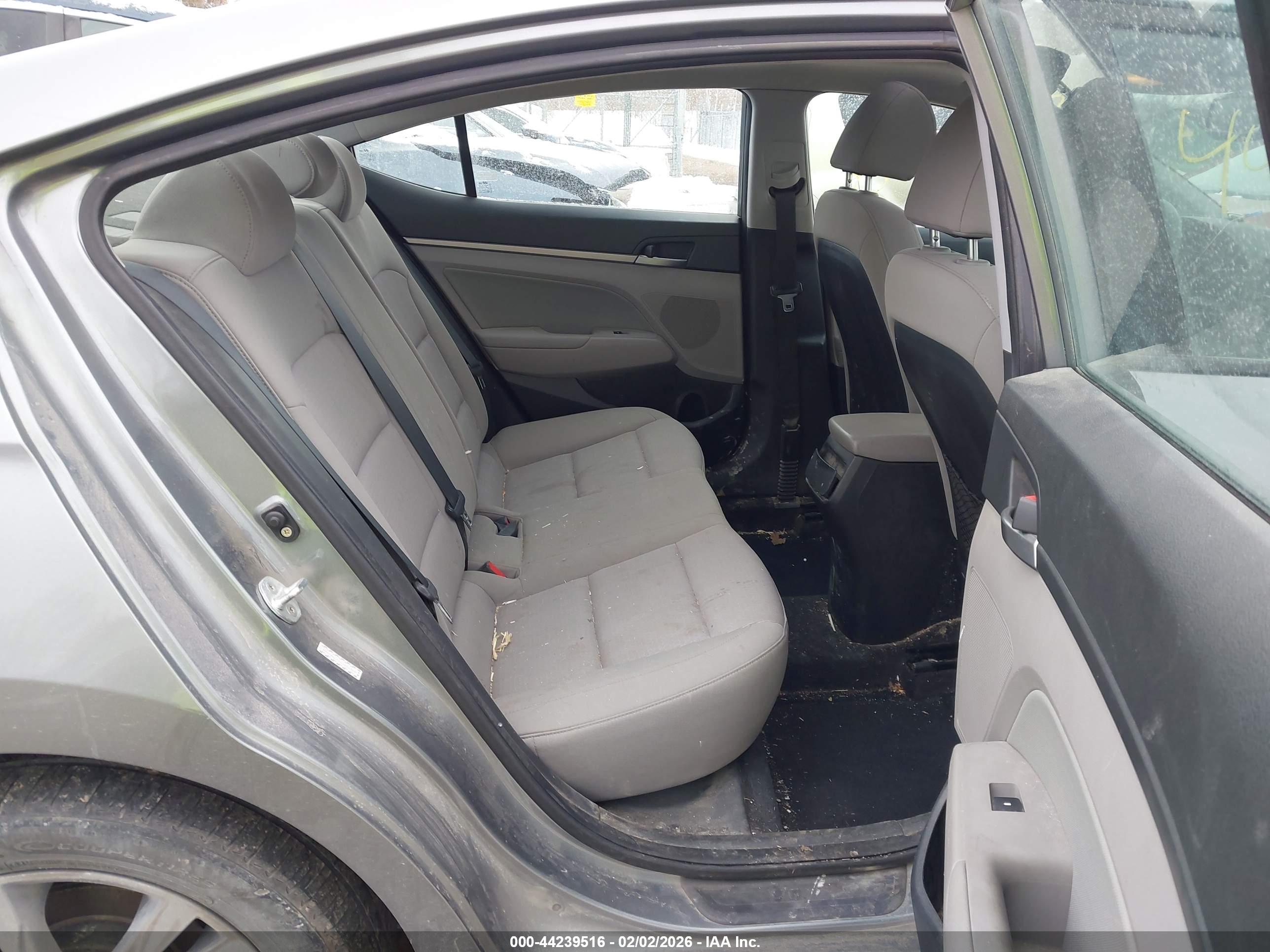 HYUNDAI ELANTRA image 8