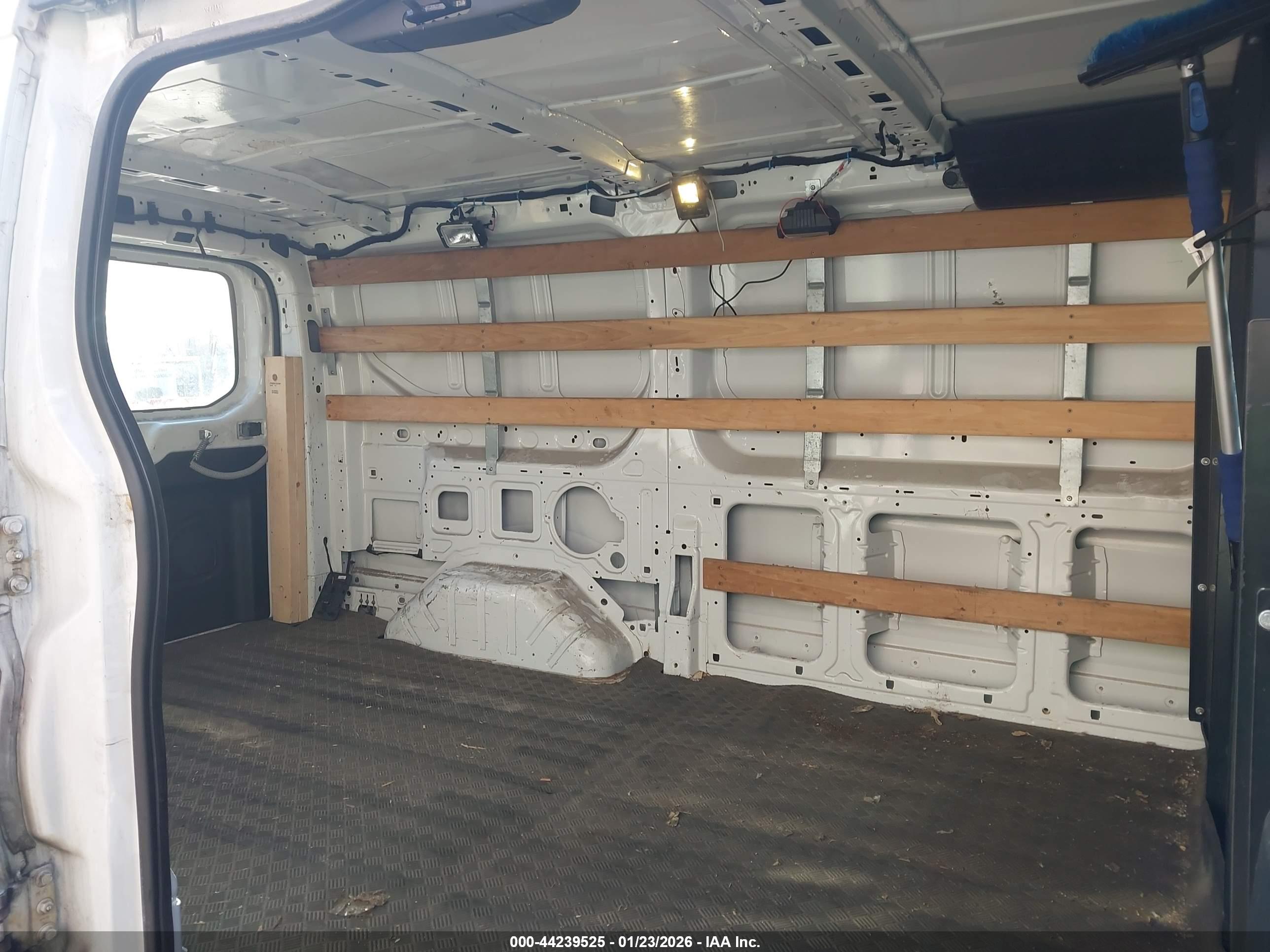 FORD TRANSIT-250 image 8