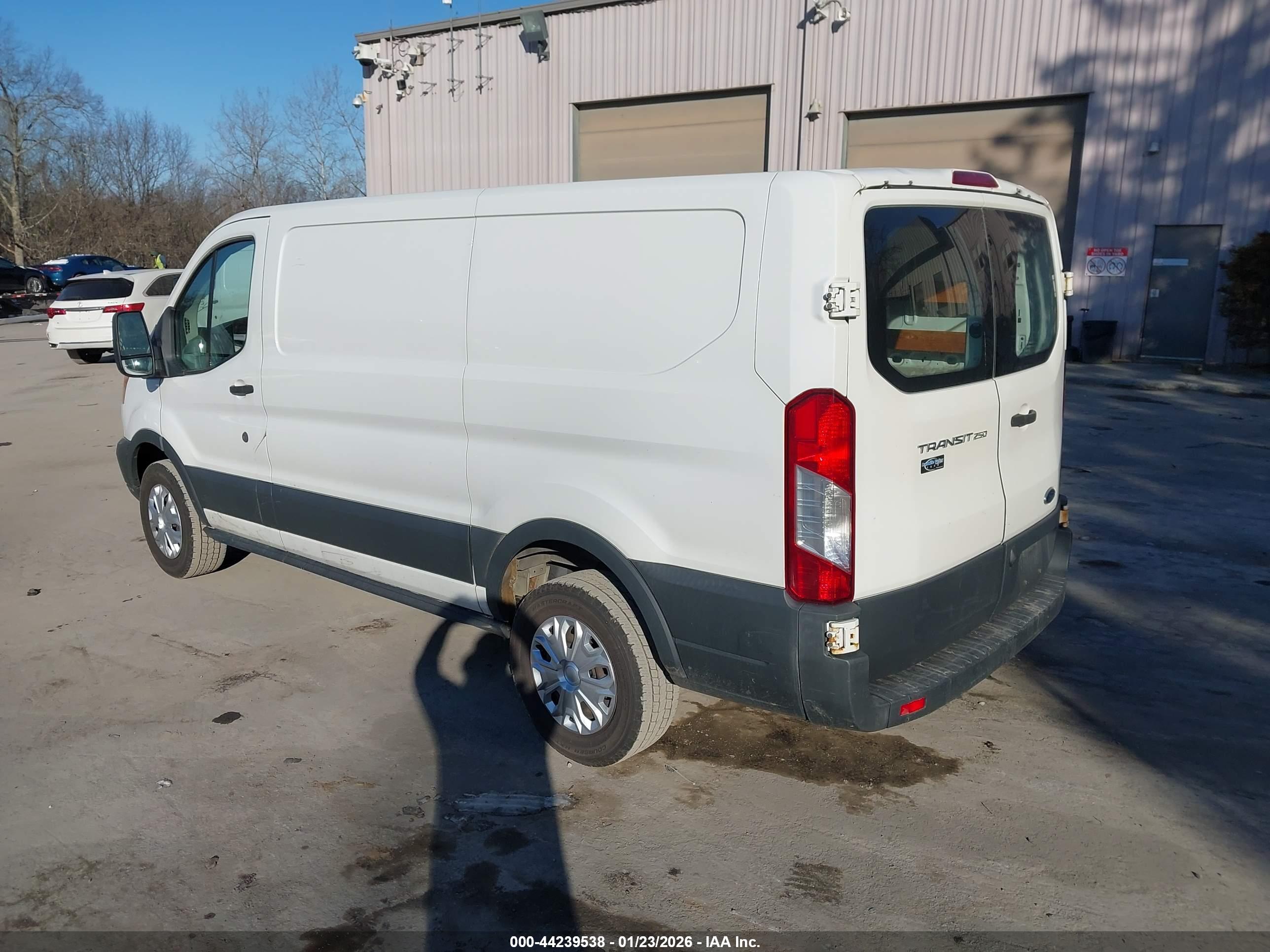 FORD TRANSIT-250 image 3