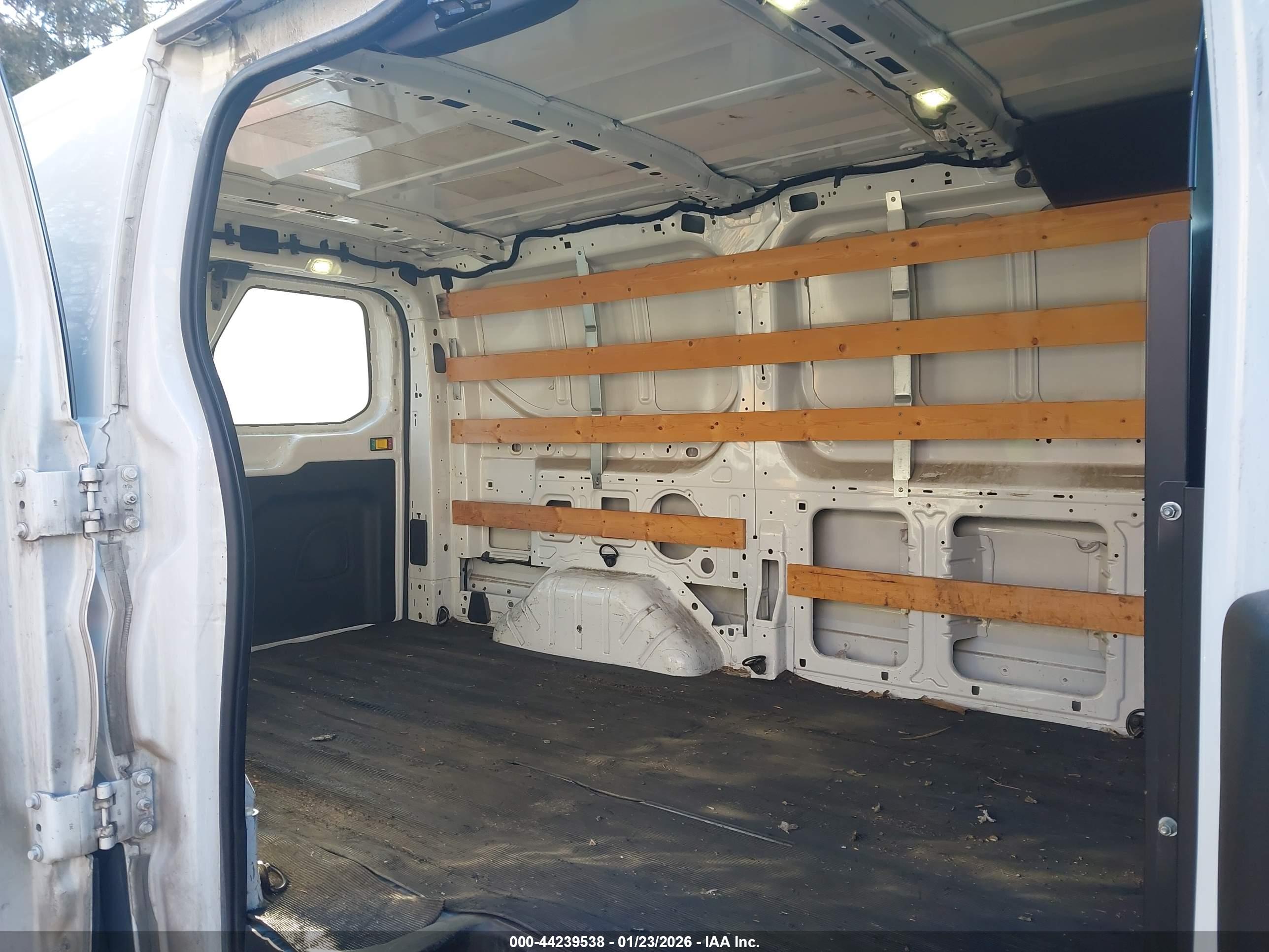 FORD TRANSIT-250 image 8