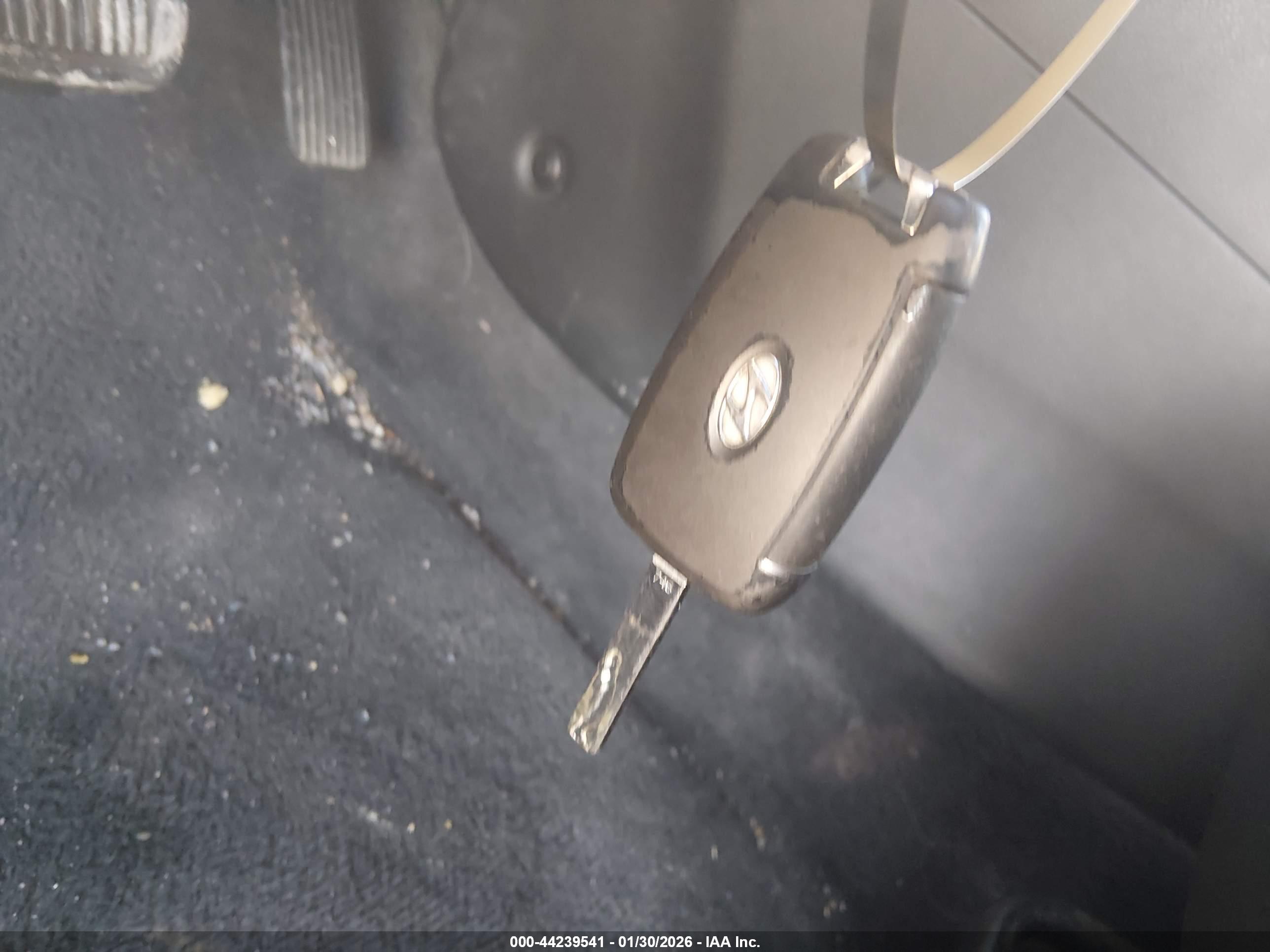 HYUNDAI ACCENT image 11
