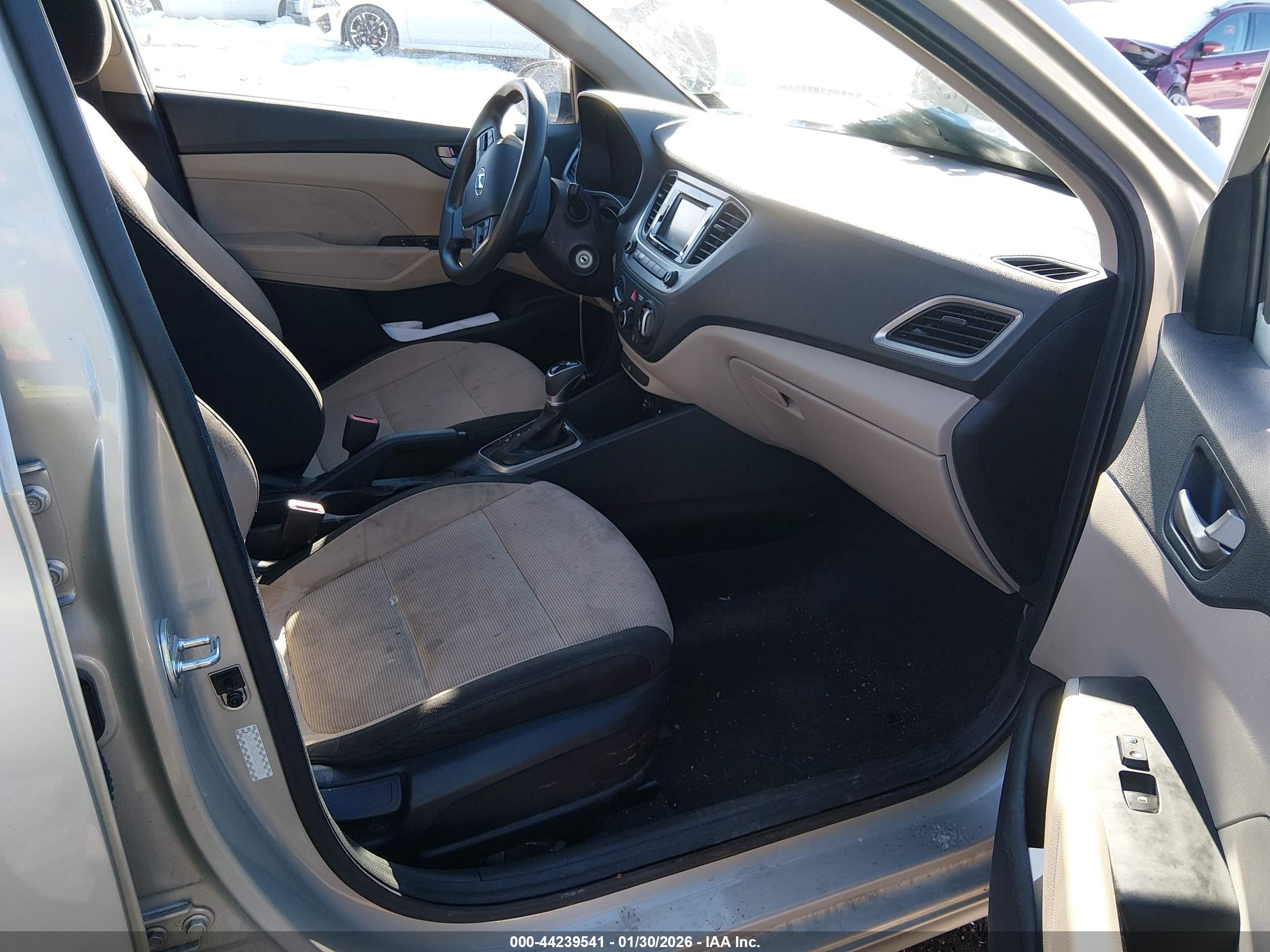 HYUNDAI ACCENT image 5