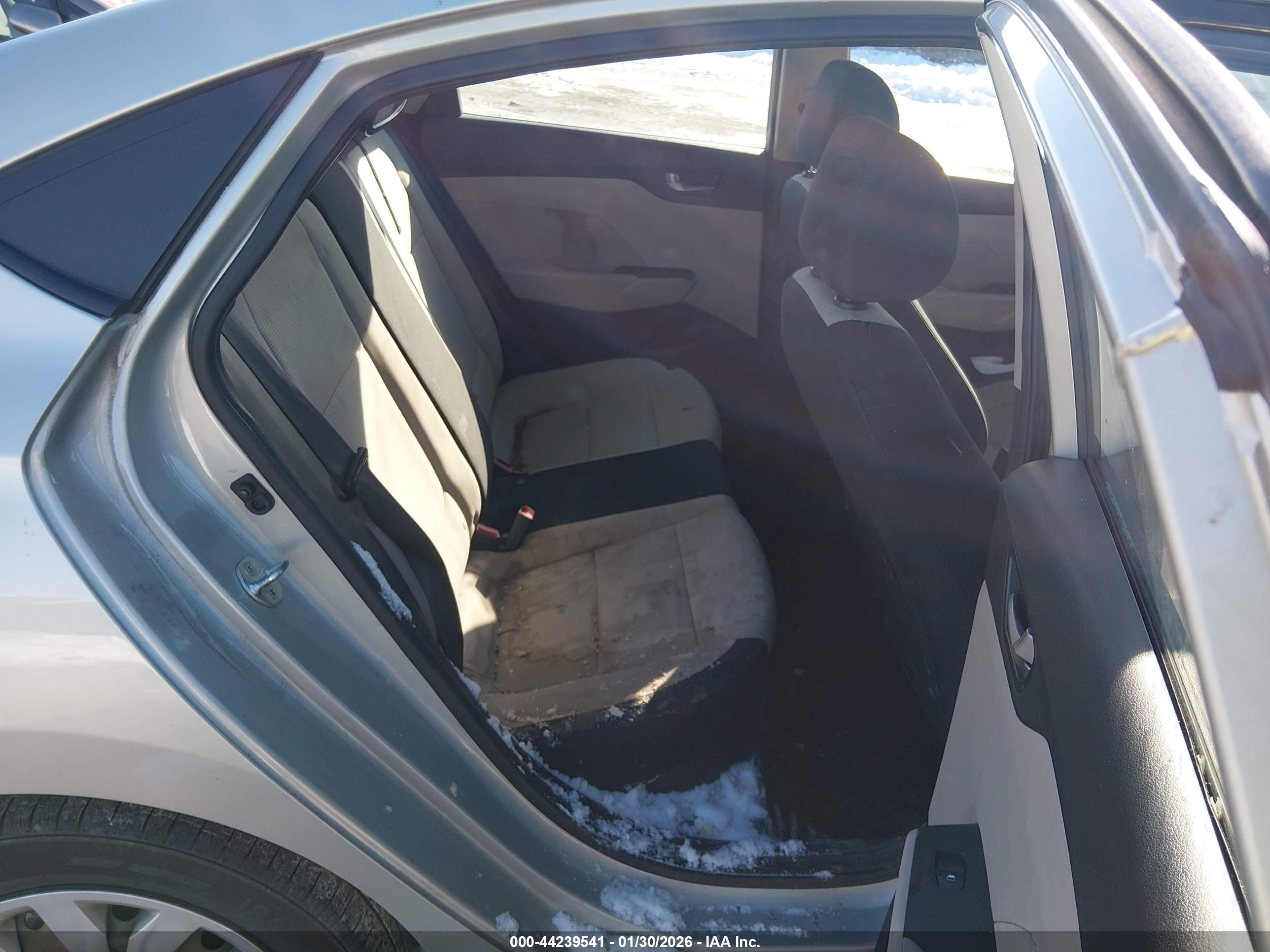 HYUNDAI ACCENT image 8