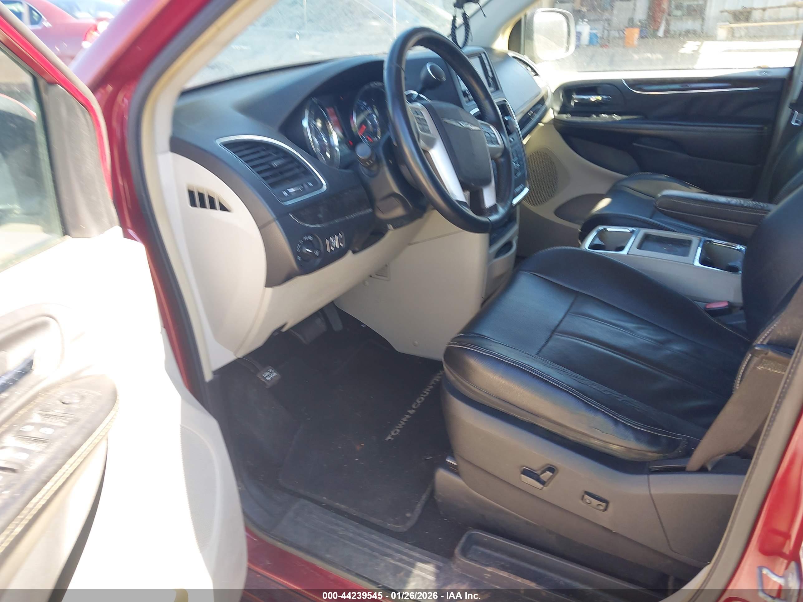 CHRYSLER TOWN image 5