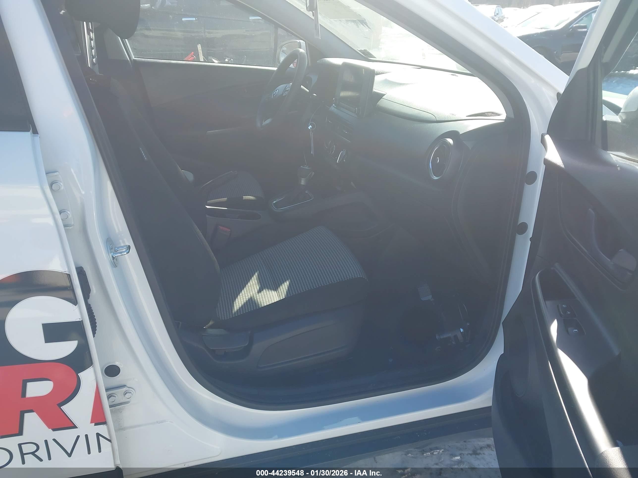 HYUNDAI KONA image 5