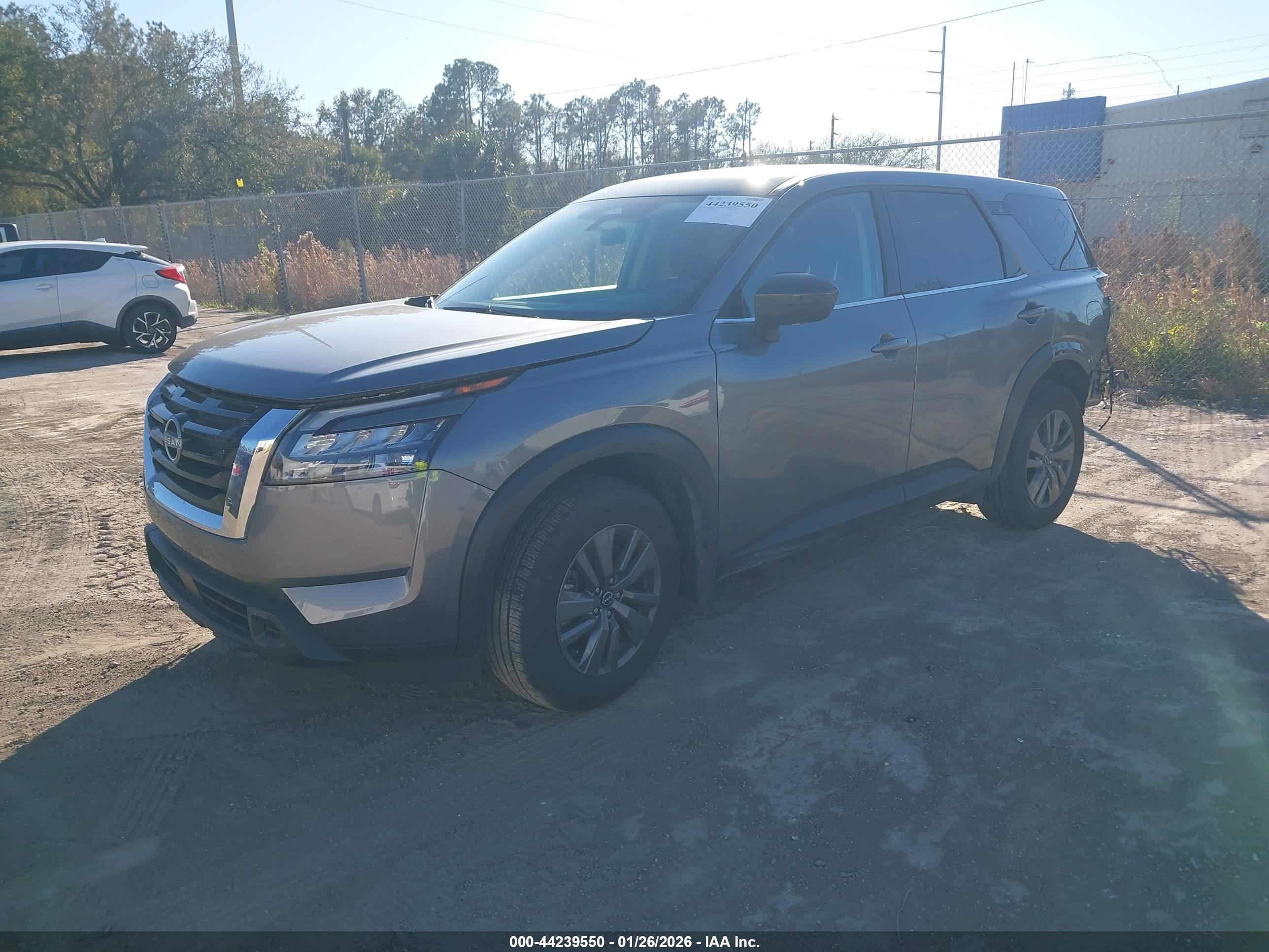 NISSAN PATHFINDER image 2